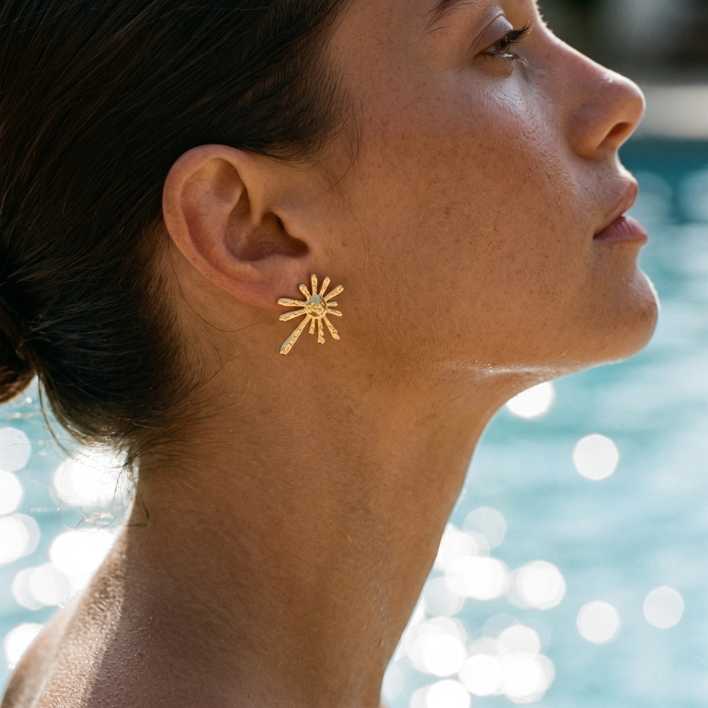 QIAOREN 13274 Gold Tone Irregular Splash Star Stud Earrings Hammered Textured Abstract Radiant Shape Pin Studs Artistic