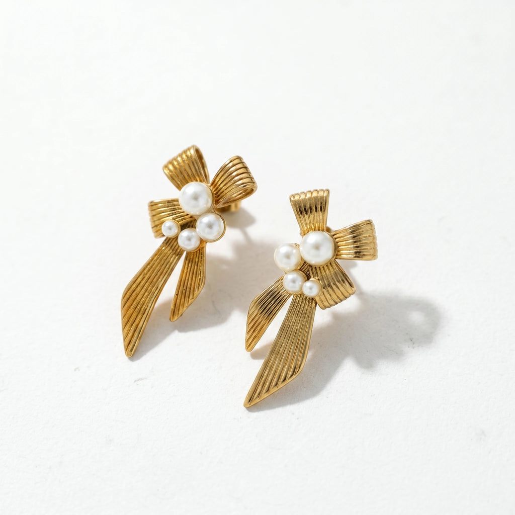 QIAOREN 12272 Waterproof Tarnish Free Ribbed Bow Earrings Gold Stainless Steel 5-Pearl Cluster Draping Bowknot Jewelry US EU