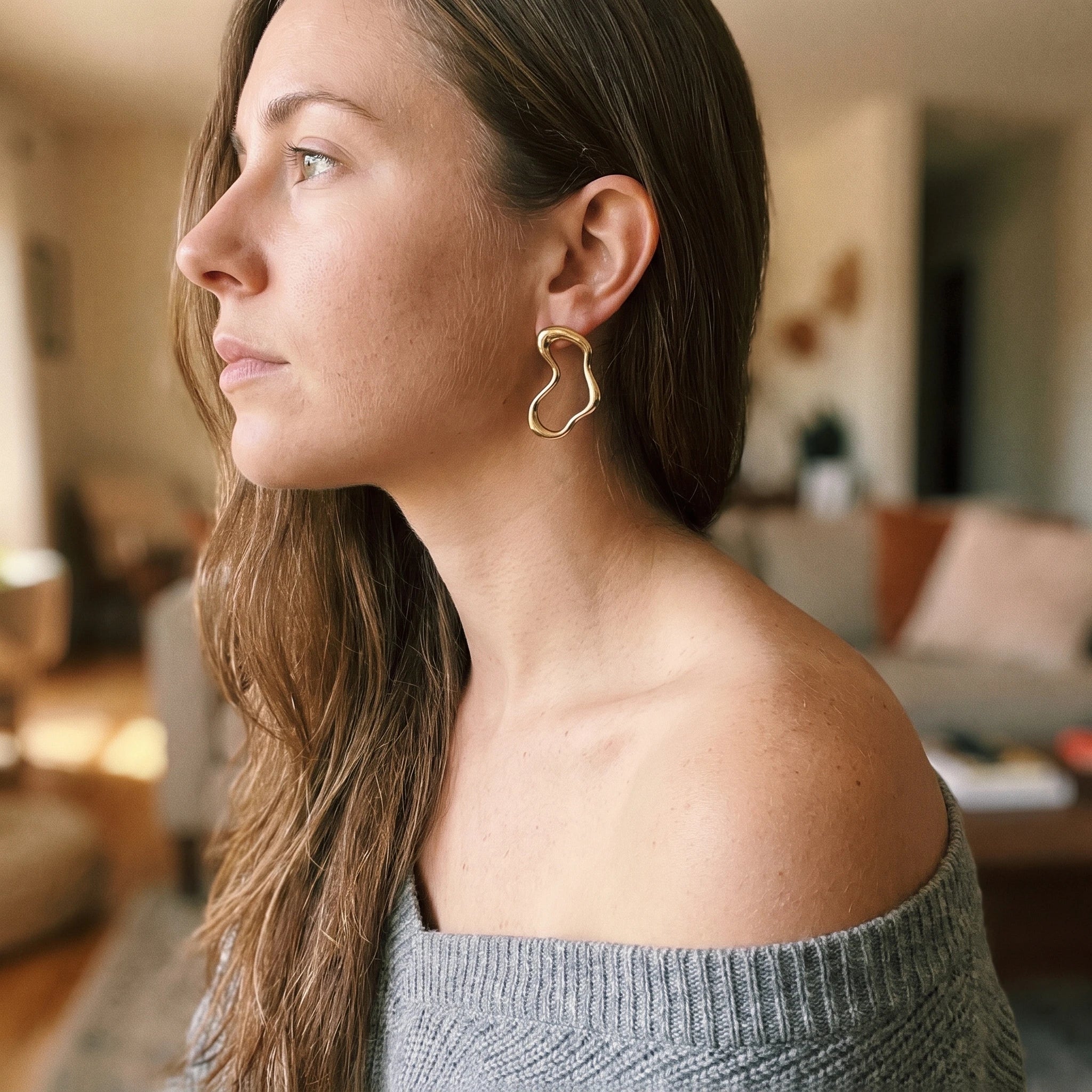 QIAOREN 14549 Irregular Wavy Open Hoop Earrings, Abstract Organic Curved Hollow Gold Plated Geometric Stud Earrings