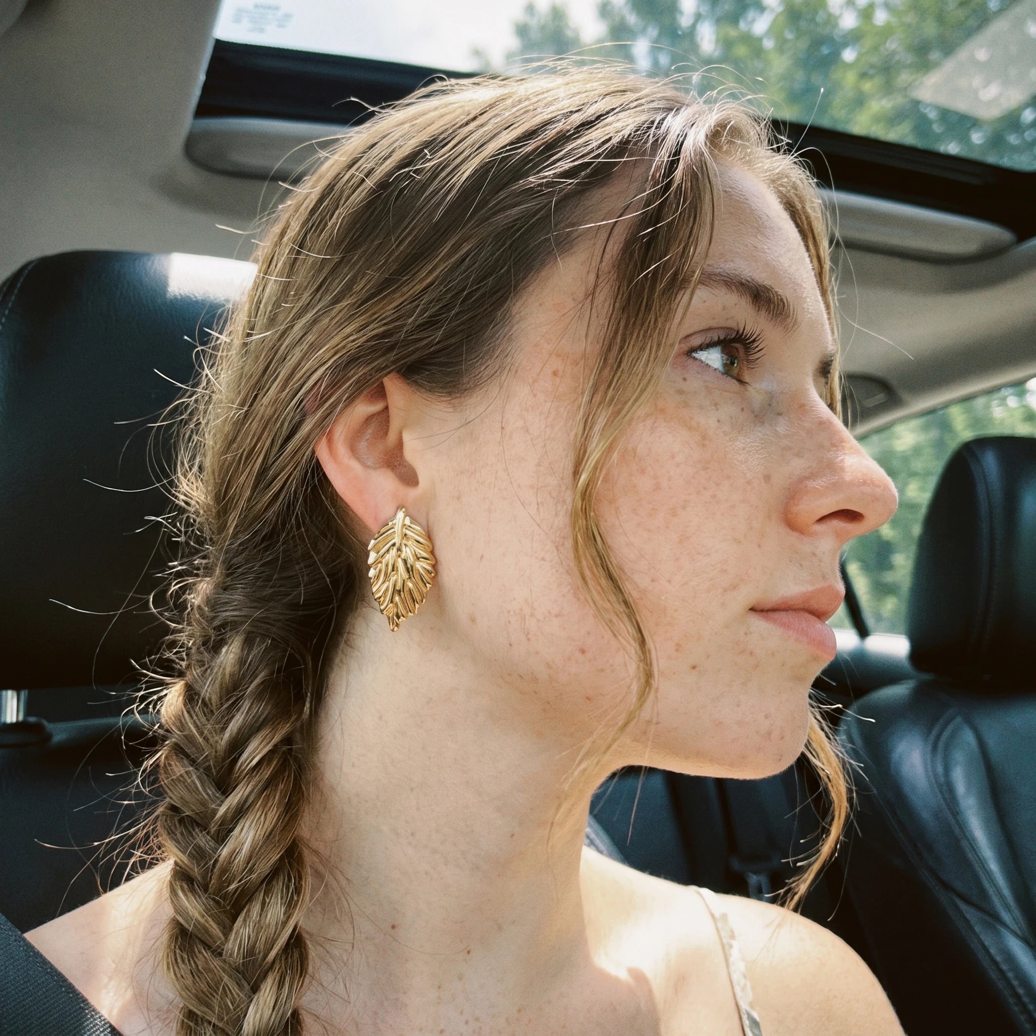 QIAOREN 14556 Stainless Steel Leaf Stud Earrings Gold Tone Nature Inspired Earrings Waterproof Hypoallergenic Jewelry