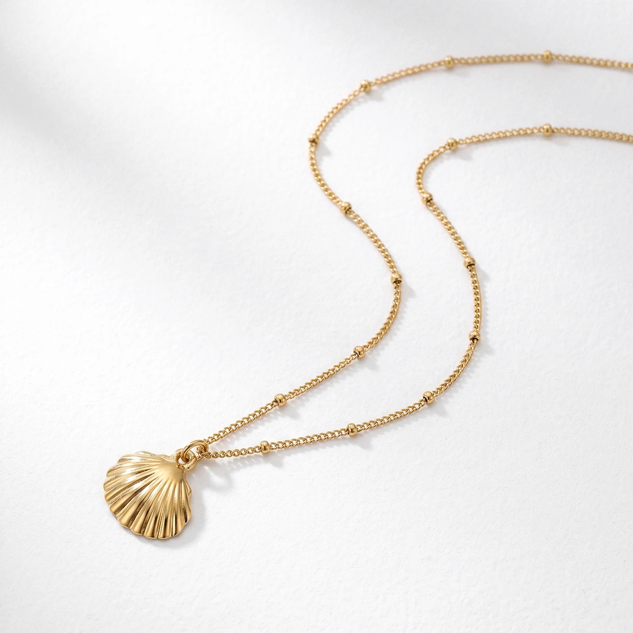 QIAOREN 13552 Stainless Steel Shell Necklace Gold Seashell Pendant Beaded Chain Summer Beach Jewelry Women Fashion Accessories