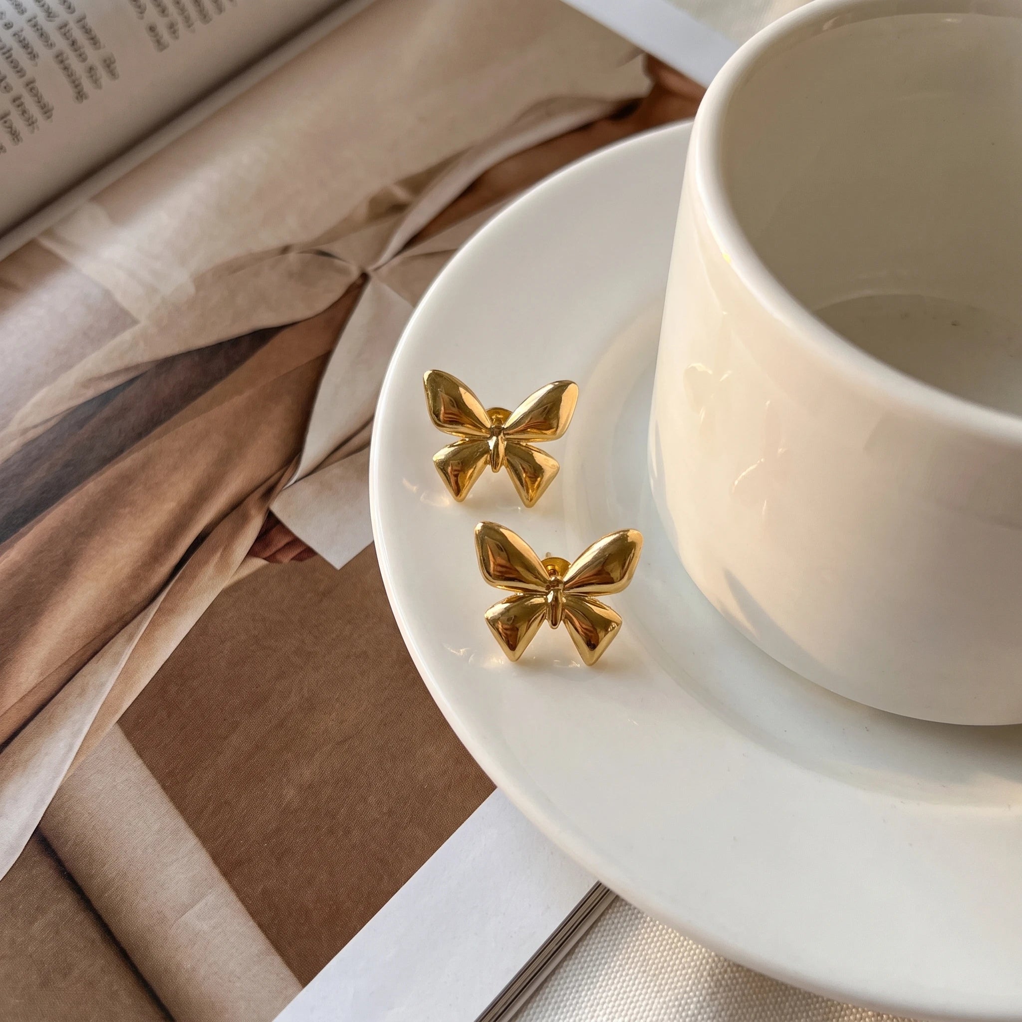 QIAOREN 14555 Stainless Steel Butterfly Stud Earrings Gold Tone Cute Fashion Earrings Waterproof Hypoallergenic Jewelry