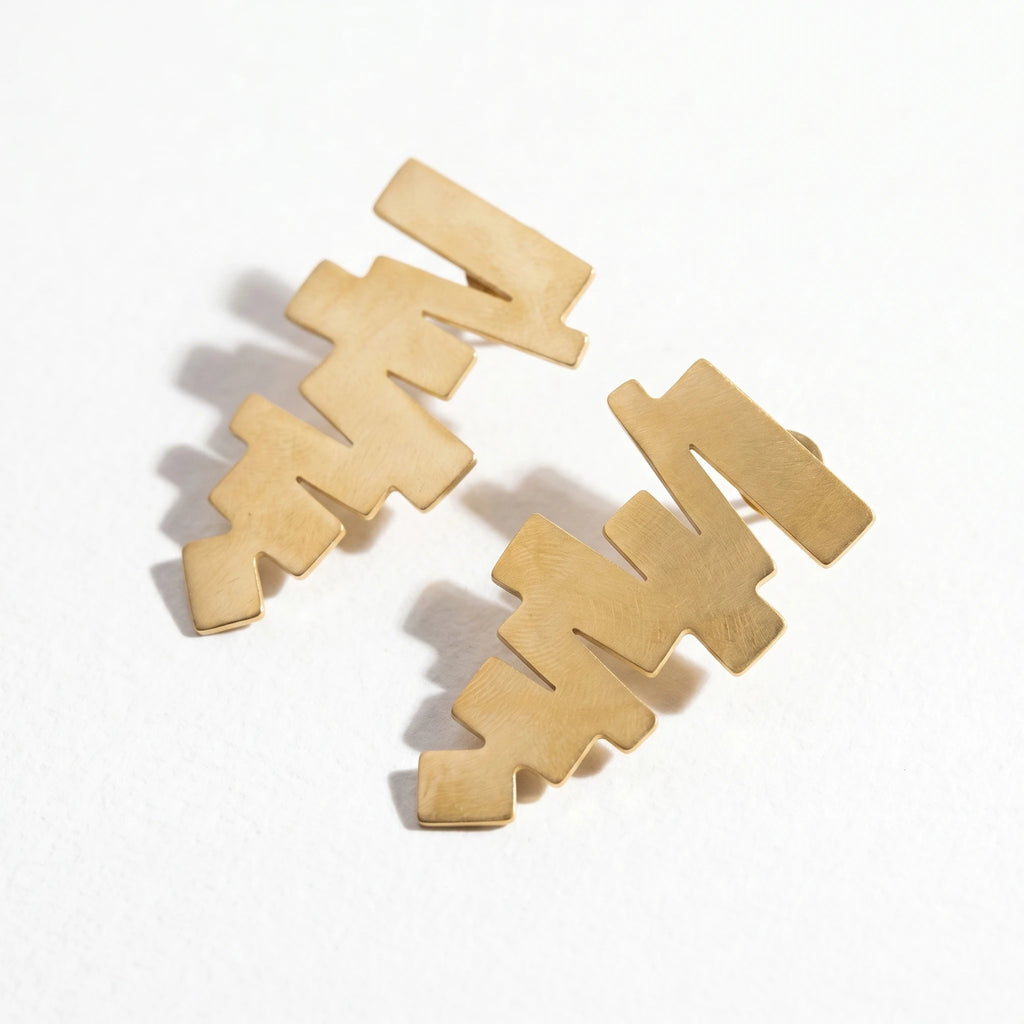 QIAOREN 10949 Hypoallergenic Stainless Steel Geometric Studs, 18K Gold Plated Waterproof Tarnish Resistant Earrings