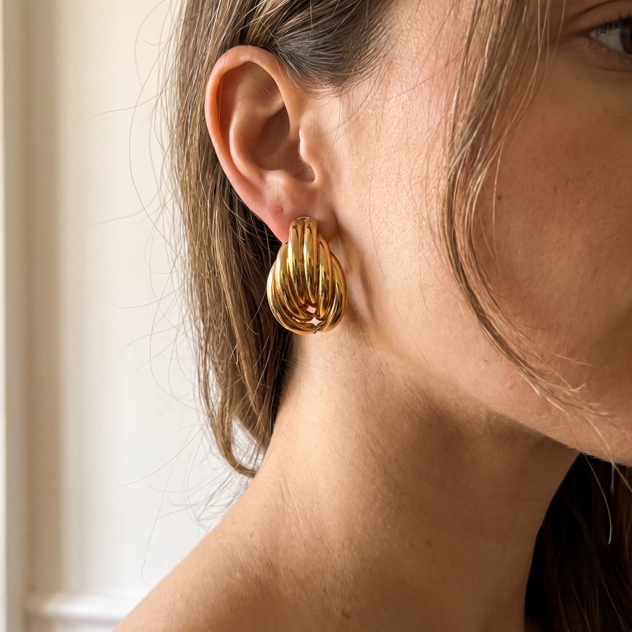 QIAOREN 14532 Waterproof Stainless Steel Statement Earrings Chunky Stud Earrings Layered Gold Jewelry for Women