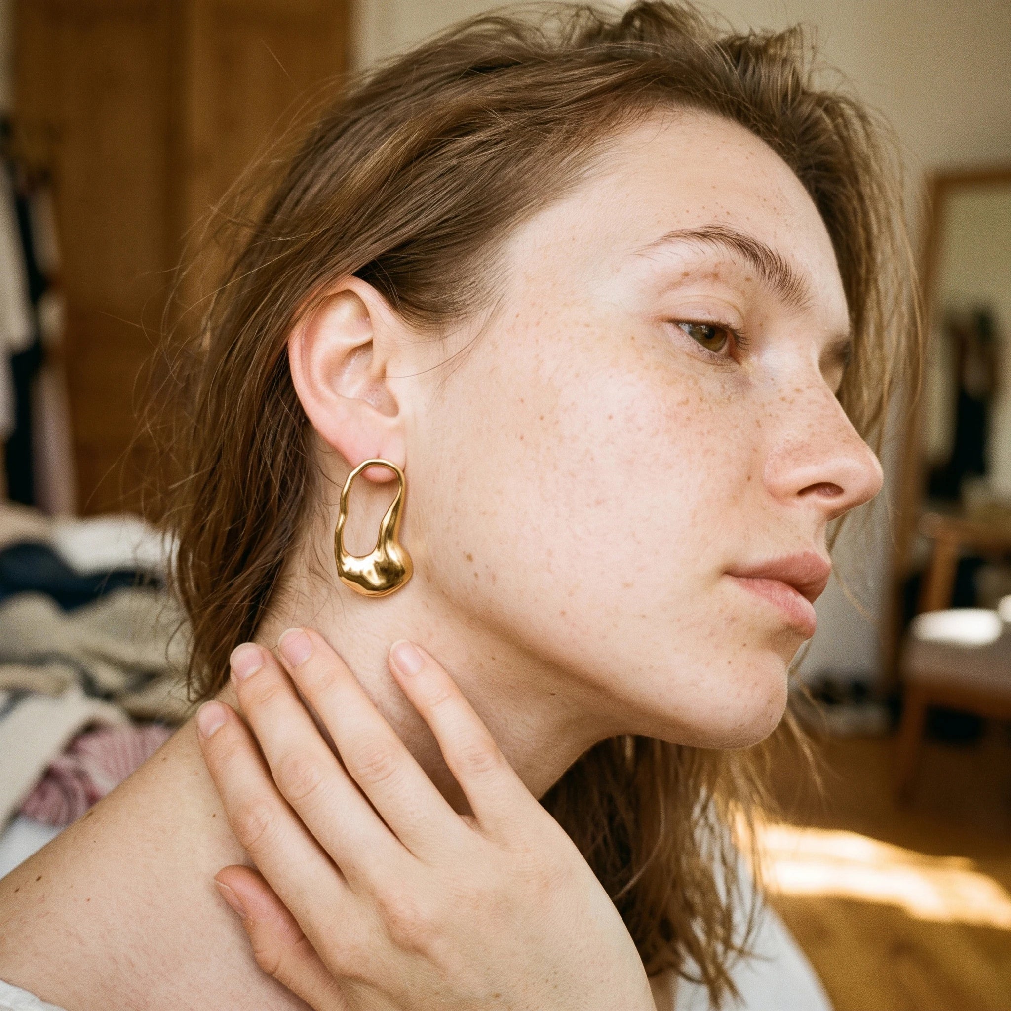 QIAOREN 14069 Irregular Teardrop Open Hoop Stud Earrings, Organic Fluid Hollow Drop Ear Stud Jewelry Gift for Daily Fashion