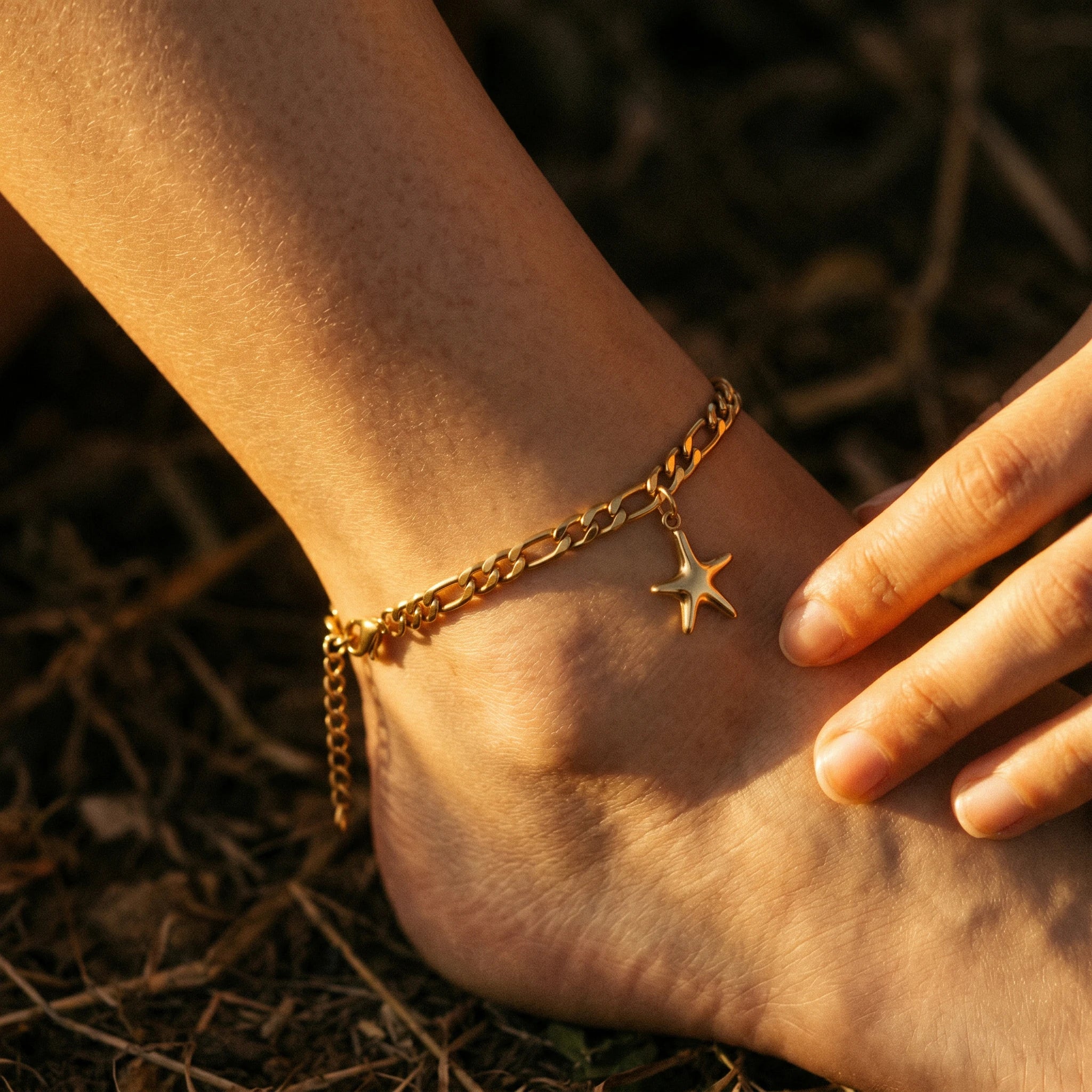 QIAOREN 11091 Stainless Steel Starfish Anklet Gold Chain Beach Style Waterproof Summer Foot Jewelry for Women Gift