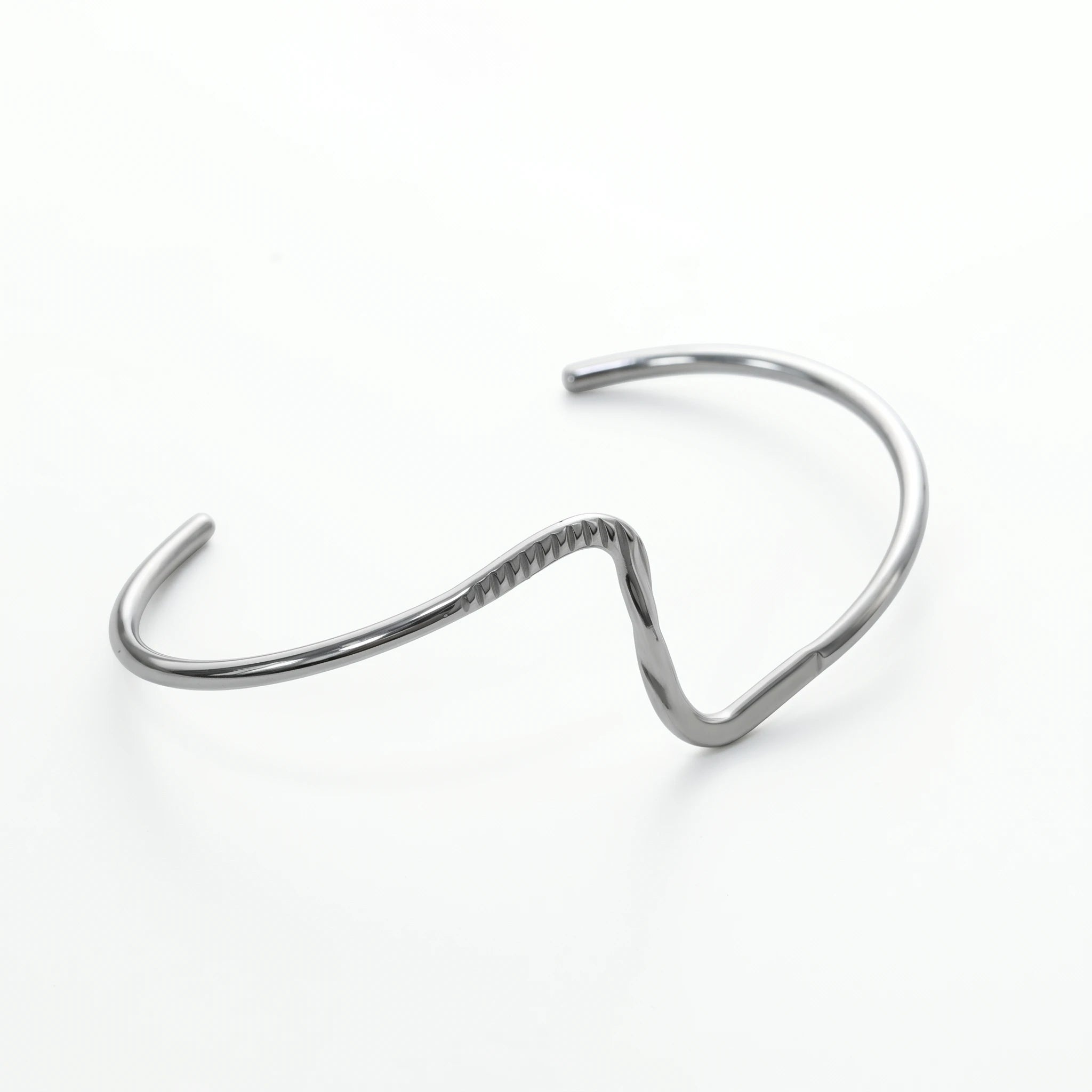 QIAOREN 12774 Trend Heart Outline Thin Wire Open Bangle Stainless Steel Silver Adjustable Minimal Daily Wrist Jewelry