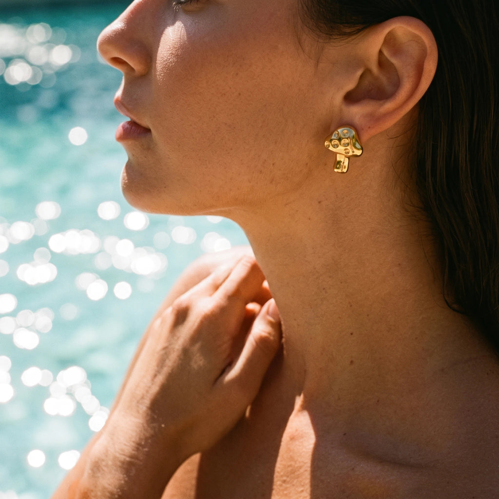QIAOREN 13242 18K Gold Plated Stainless Steel Mini Mushroom Stud Earrings Cute Polished Spot Mushroom Earring