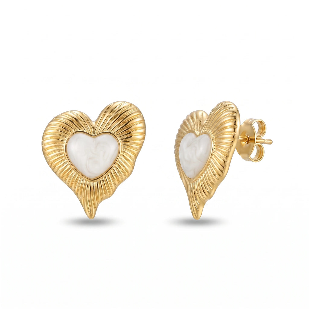 QIAOREN 14076-77 Fluted Heart Shell Stud Earrings, White Enamel Inset Heart Ear Stud Jewelry Gift for Daily Fashion Outfits