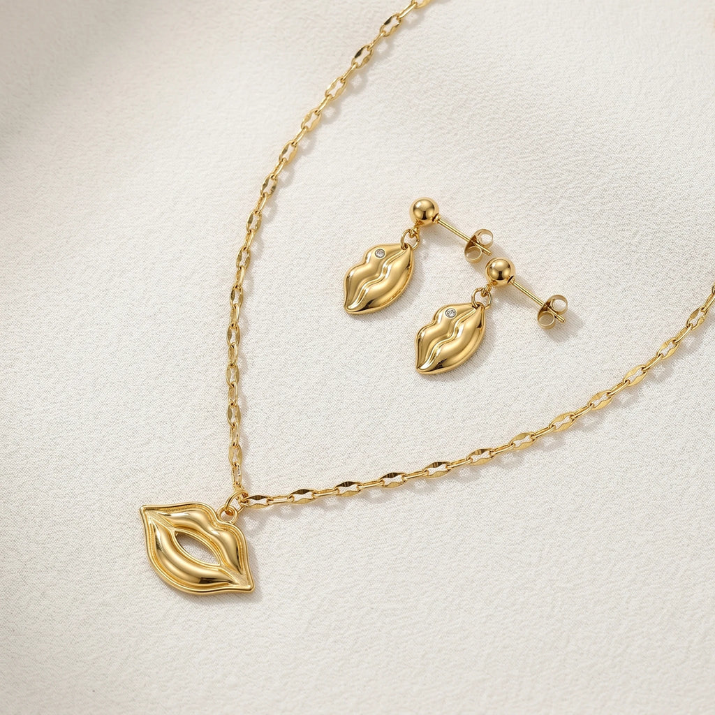 QIAOREN 11895 18K Gold Plated Stainless Steel Lips Jewelry Set Inlaid Tiny Zircon Pout Lips Necklace Dangle Earrings