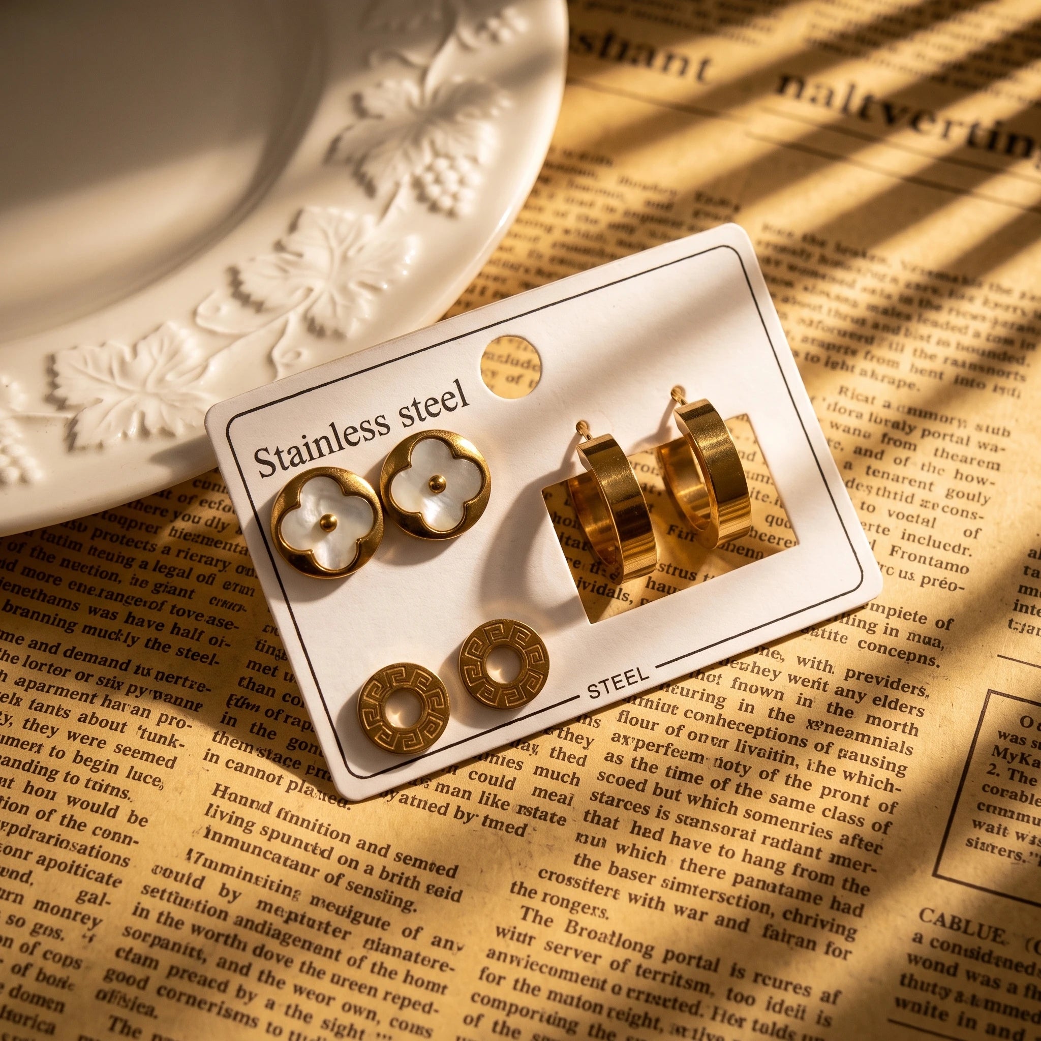 QIAOREN 14483 3 Pairs Gold Stainless Steel Earrings Set, Shell Clover Studs, Retro Greek Key Circle Studs & Thick Hoop Earrings