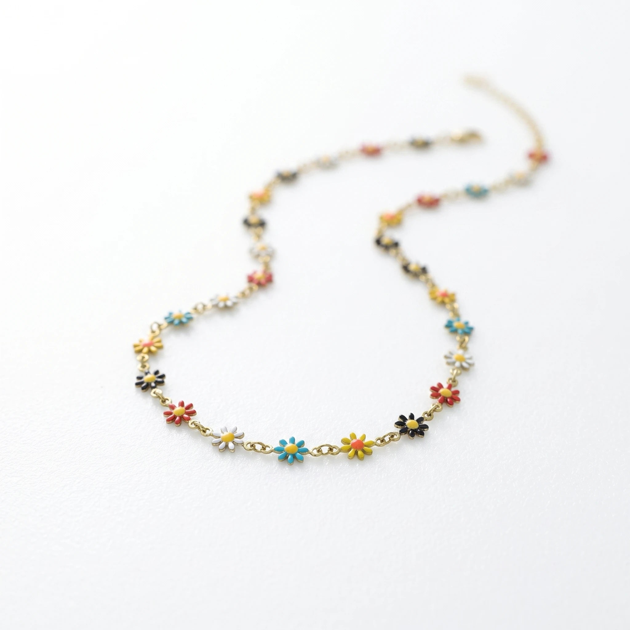 QIAOREN 13467 Colorful Enamel Daisy Flower Chain Necklace, Cute Floral Neck Jewelry with Multi Color Mini Daisy Charms
