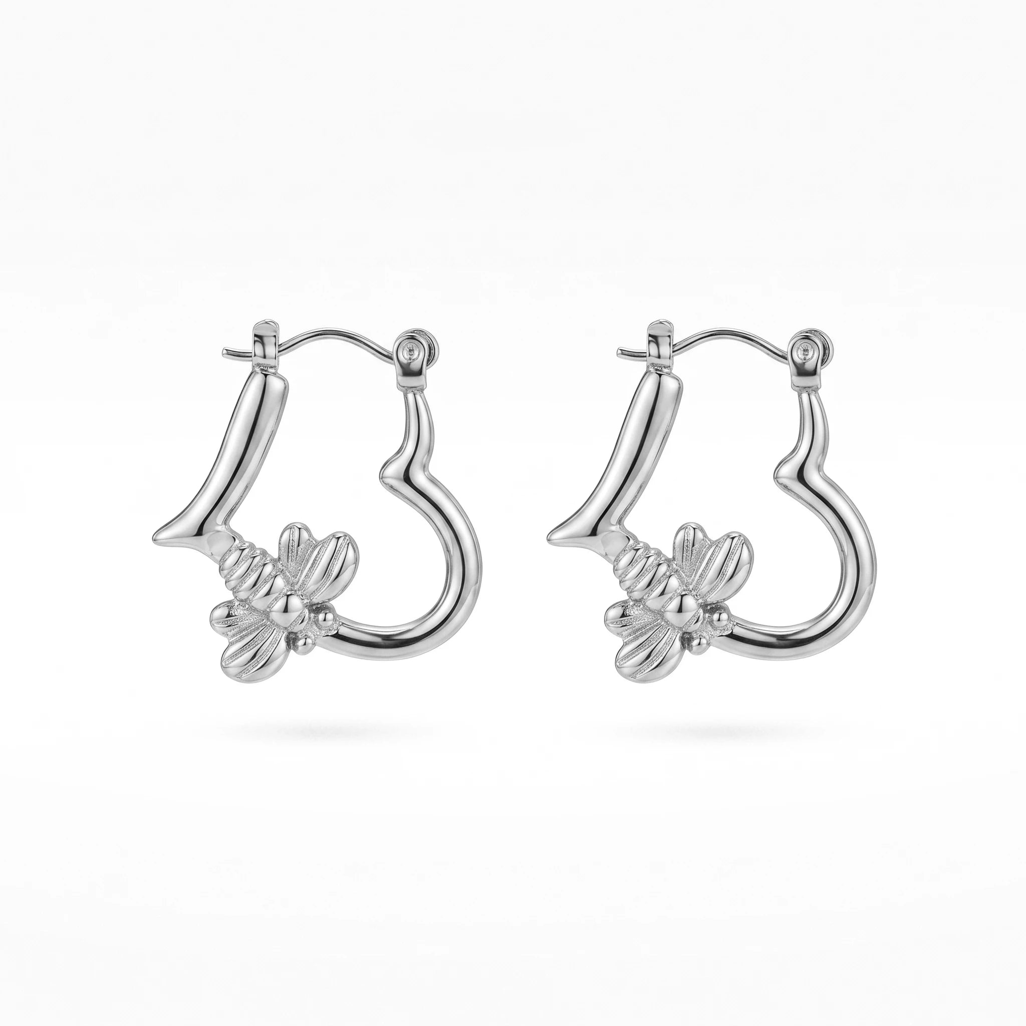QIAOREN 12541 Sweet Bee Charm Hollow Heart Huggie Hoops Stainless Steel 18K Gold Plated Trendy Click Earrings Daily Outfit