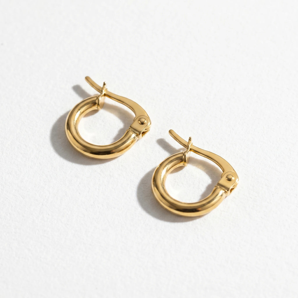 QIAOREN12538 18K Gold Plated Stainless Steel Huggie Hoop Earrings Hypoallergenic Waterproof Small Circle Click Clasp Ear Jewelry