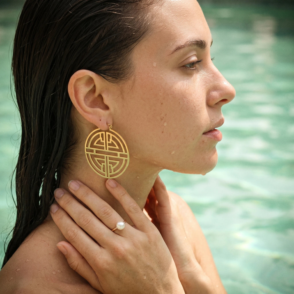 QIAOREN 11186 Vintage Chinese Style Hoop Earrings Gold Stainless Steel Hollow Geometric Statement Earrings for Women