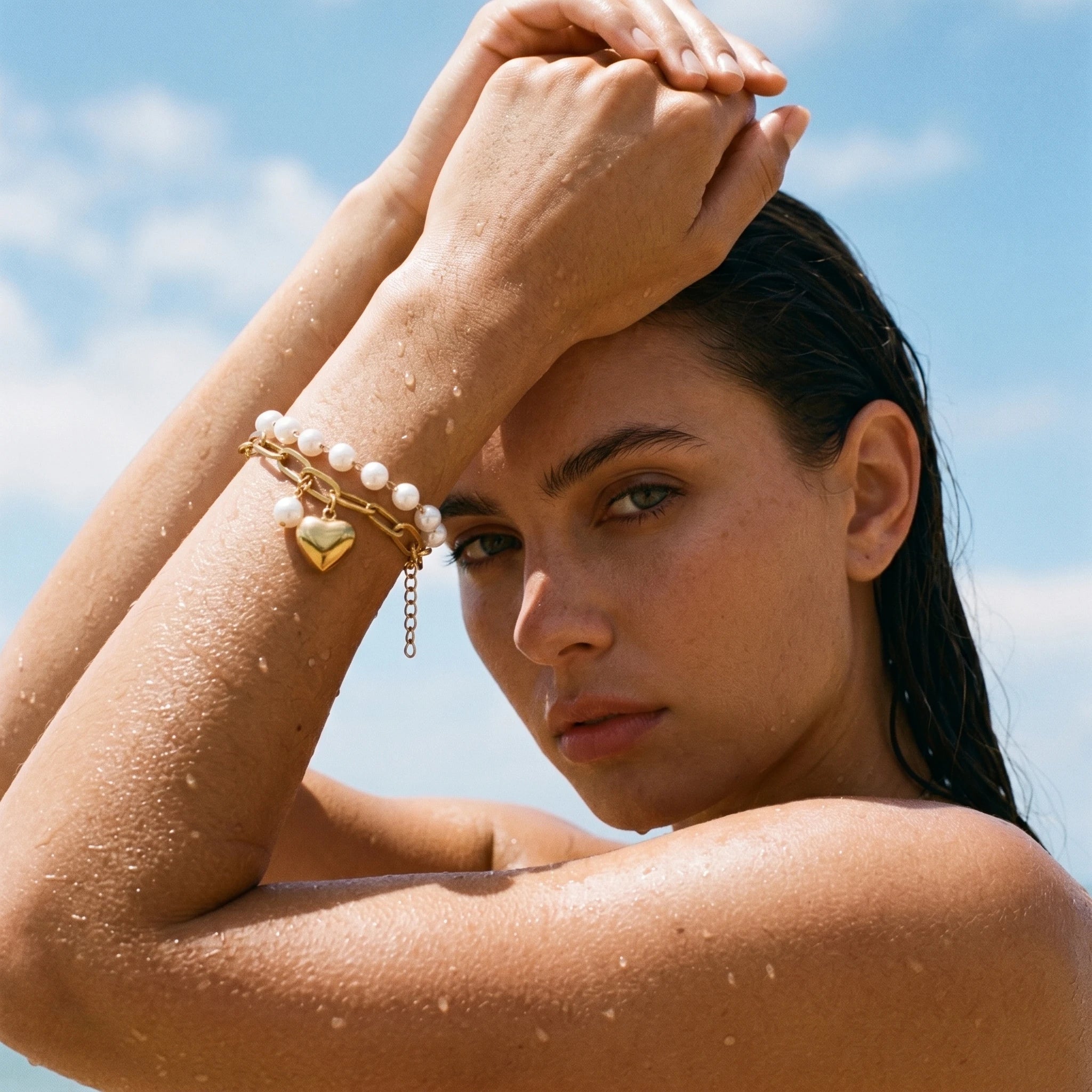 QIAOREN 11422 Waterproof 18K Gold Plated Pearl & Heart Bracelet Stainless Steel Summer Pool Beach Jewelry