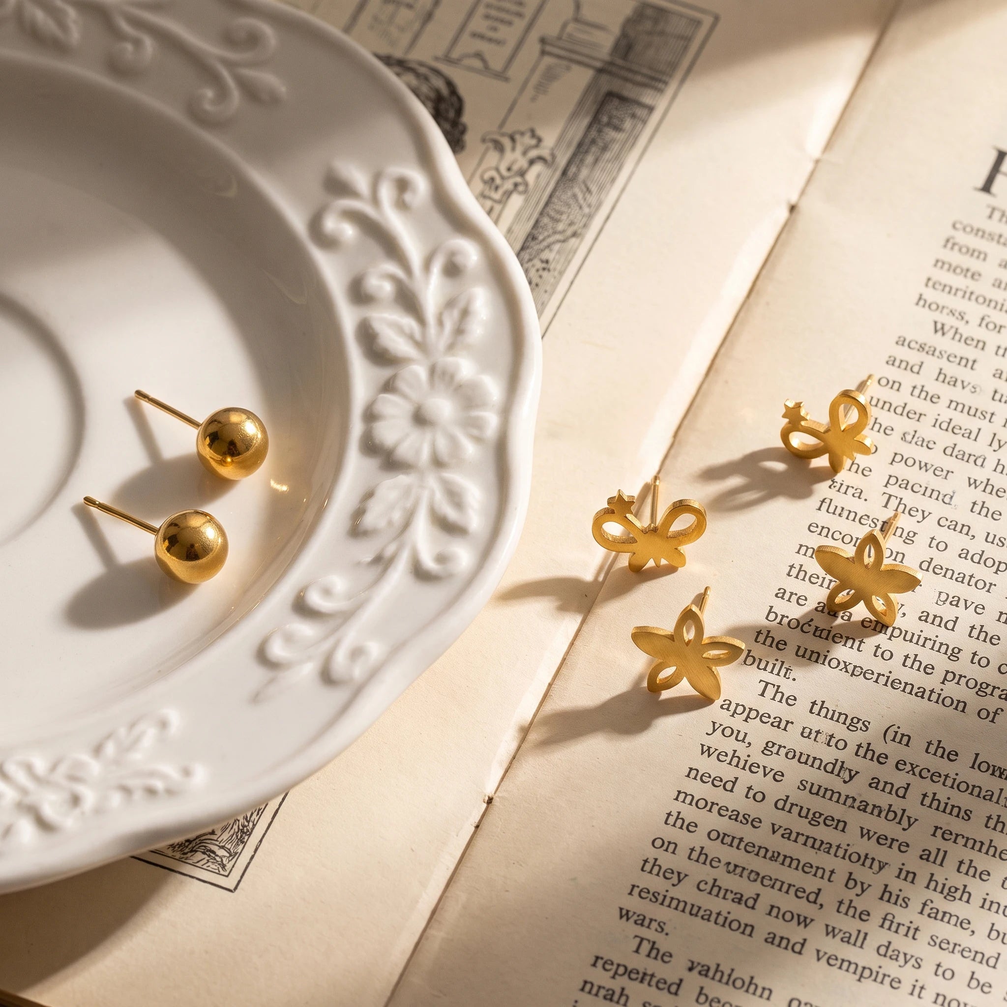 QIAOREN 14453 3 Pair Gold Stainless Steel Stud Earrings, Hollow Star Bow & Flower Studs for Daily Casual Fashion Outfits