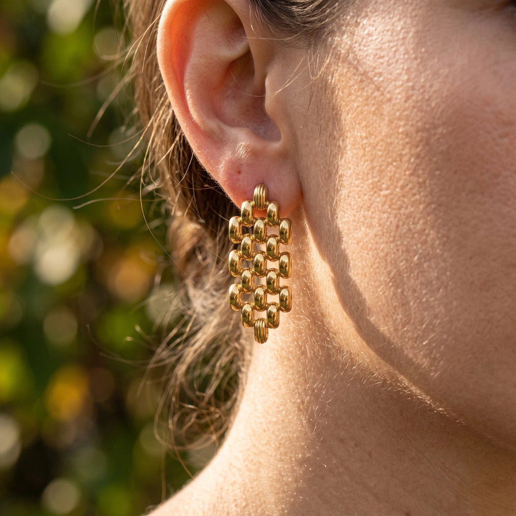 QIAOREN 14053 Polished Gold Rhombus Grid Beaded Stud Earrings, Oval Link Mesh Rectangle Frame Ear Stud Jewelry Gift