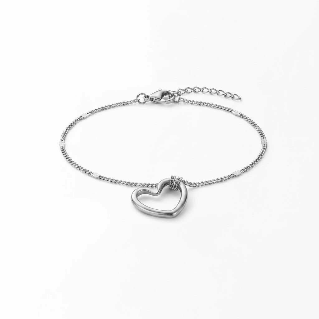QIAOREN Hypoallergenic Waterproof Stainless Steel Bracelet Dainty Hollow Heart 18K Gold Plated Tarnish Free Fashion Jewelry