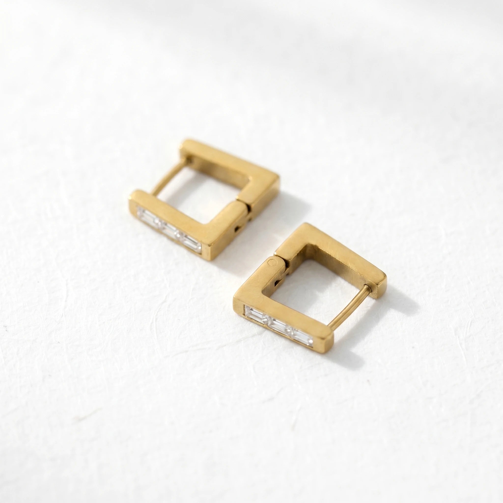 QIAOREN 12342 Waterproof Tarnish Free Square Hoop Earrings Gold Stainless Steel Matte Baguette Zirconia Hinged Huggies Women
