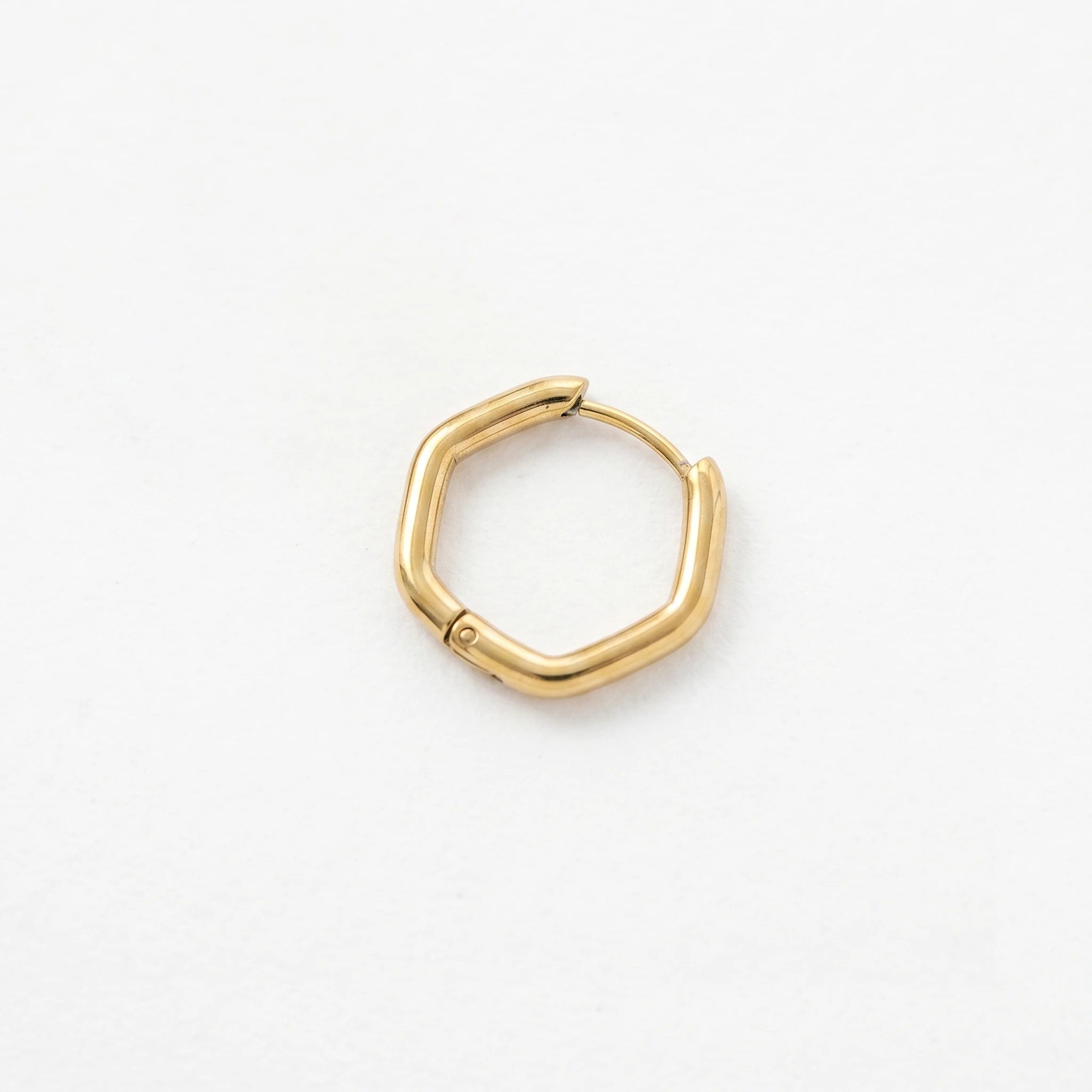 QIAOREN 12607 Dainty Shiny Rounded Hexagon Geometric Huggie Earrings 316L Stainless Steel No Fade Gold Plated Hoop Jewelry Gift