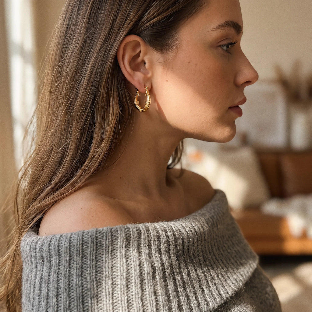 QIAOREN 14599 Gold Stainless Steel Hoop Earrings Wave Design Huggie Earrings Waterproof Hypoallergenic Fashion Jewelry for Women