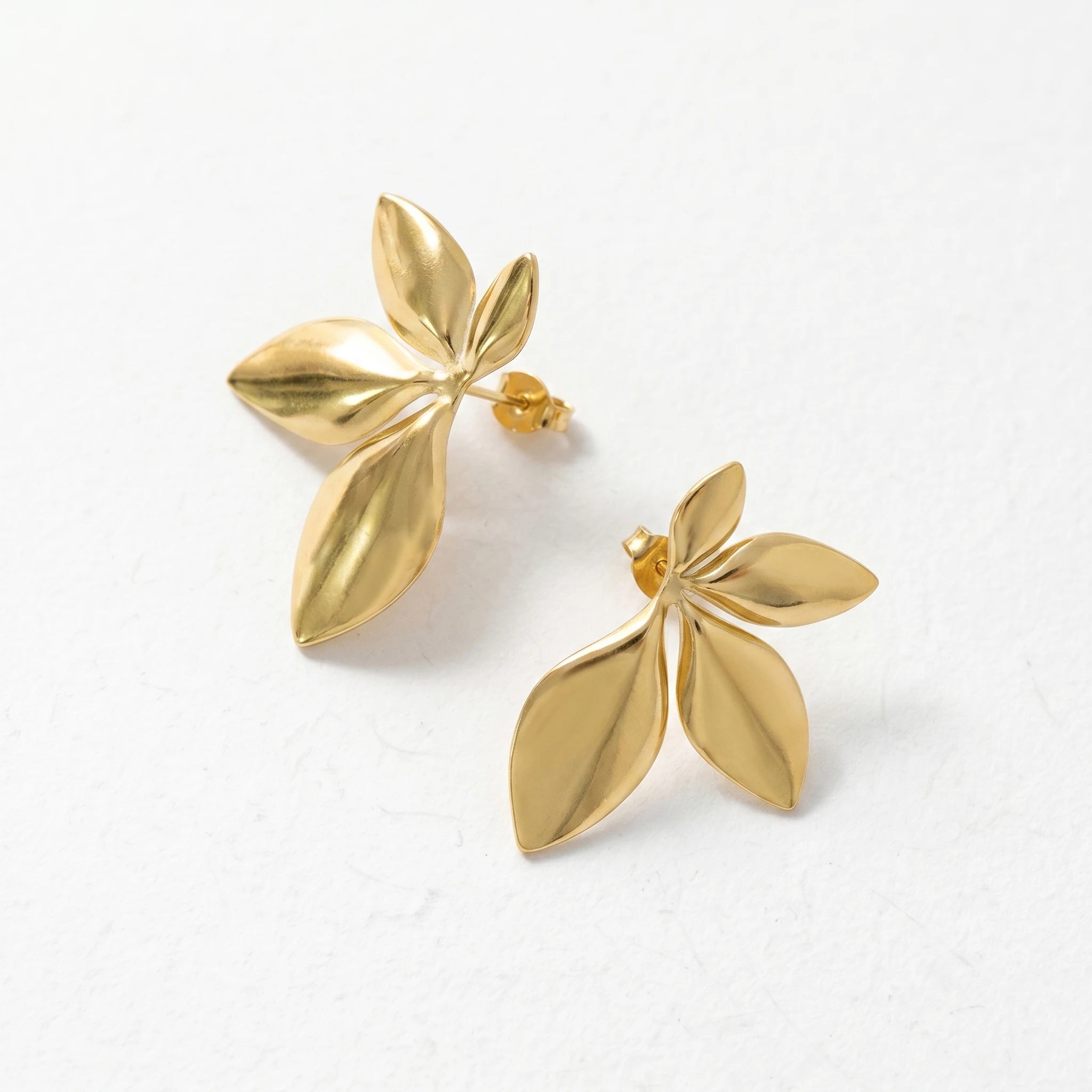 QIAOREN 11768 18K Gold Plated Stainless Steel Four Leaf Stud Earrings Minimalist Nature Leaf Jewelry Gift for US European Women