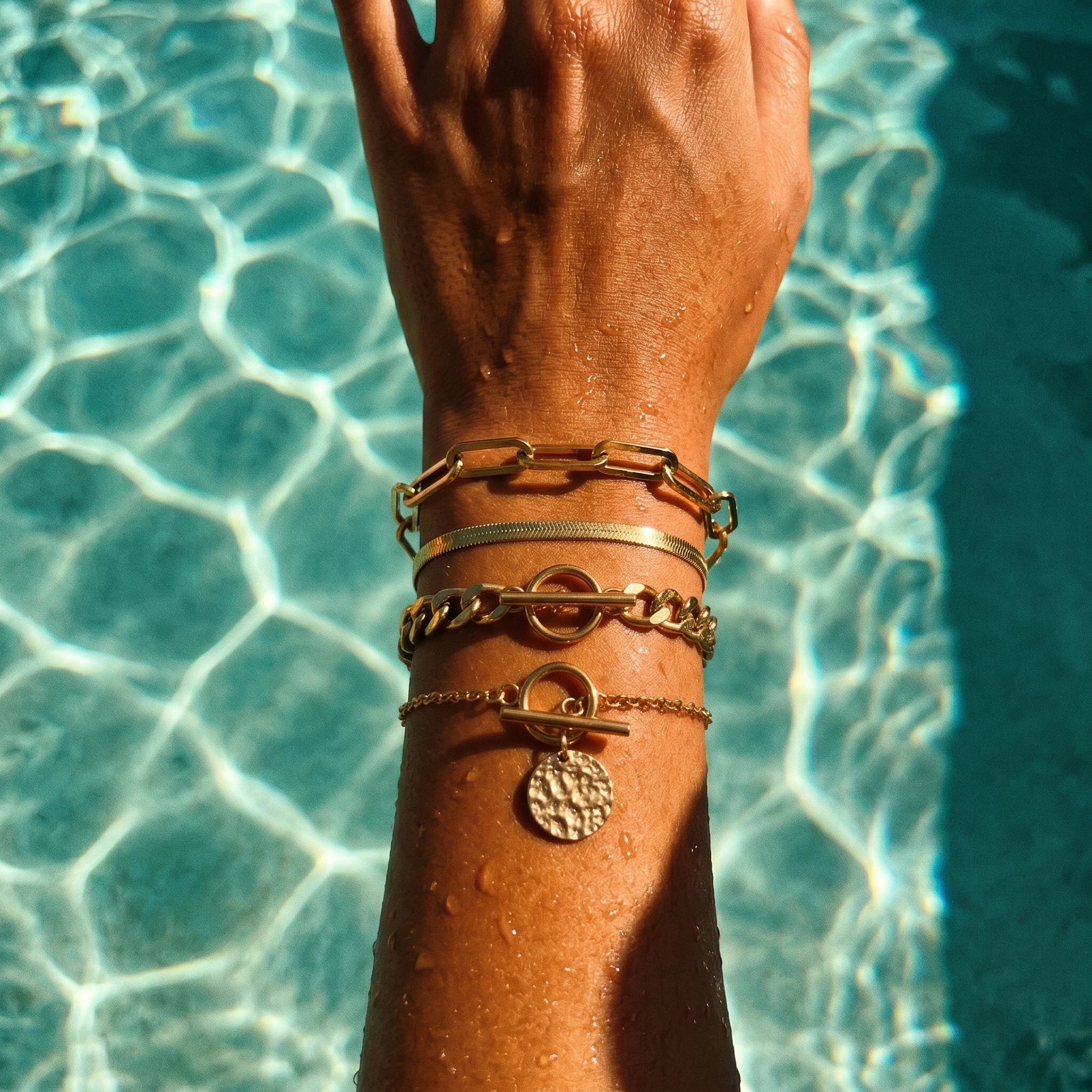 QIAOREN 11488 Trendy Stackable Gold Bracelet Set 4pcs Tarnish Free Stainless Steel Everyday Jewelry