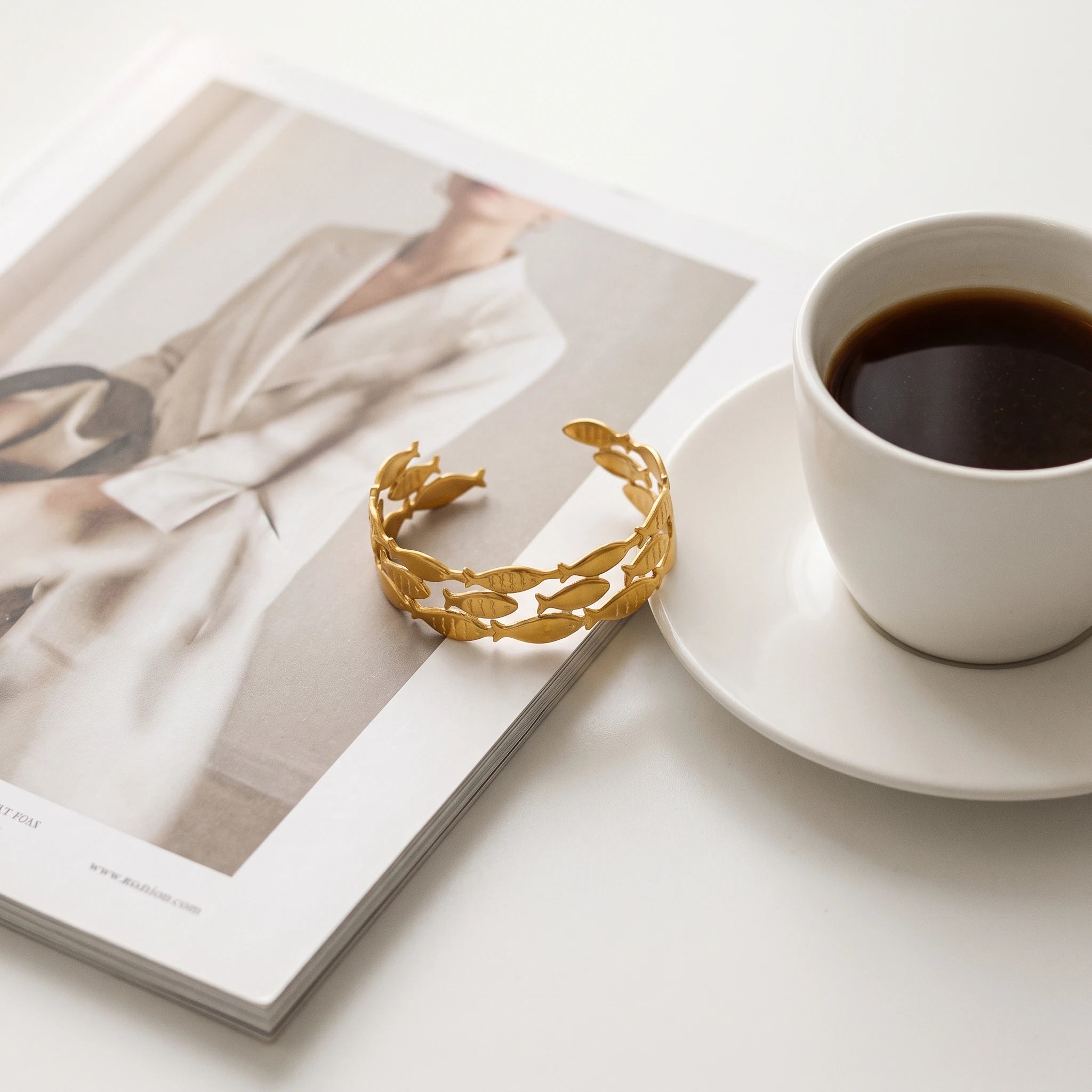 QIAOREN 14106 Stainless Steel Fish Open Cuff Bracelet Waterproof Hypoallergenic Ocean Jewelry OEM ODM