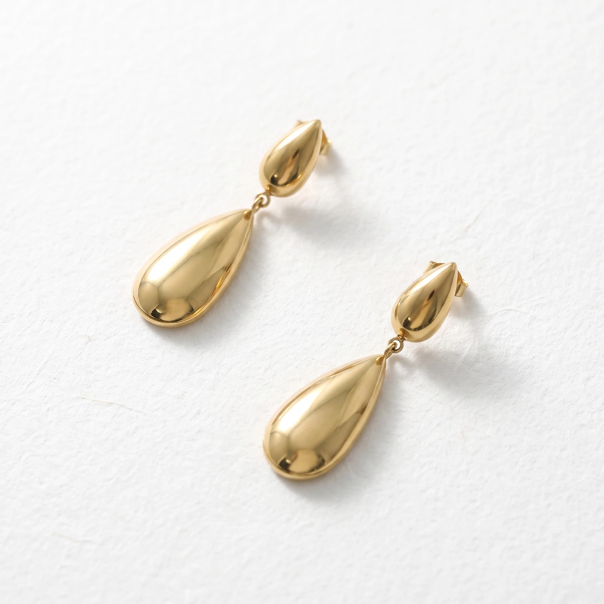 QIAOREN 13840 Gold Water Drop Stainless Steel Earrings Minimalist Waterproof Hypoallergenic Statement Jewelry Women