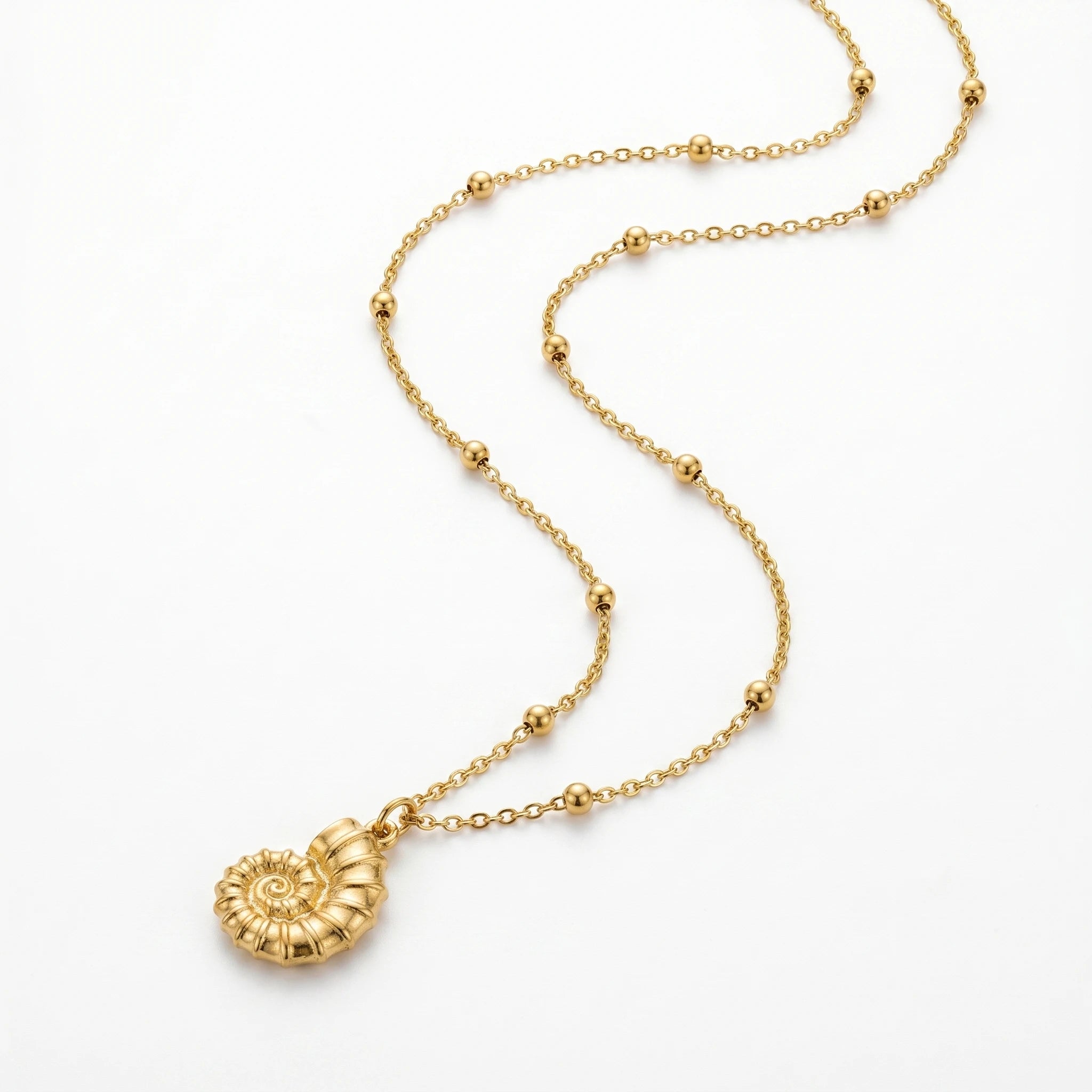 QIAOREN 11749 Ocean-inspired Spiral Shell Necklace 18K Gold Stainless Steel Boho Beach Charm Jewelry