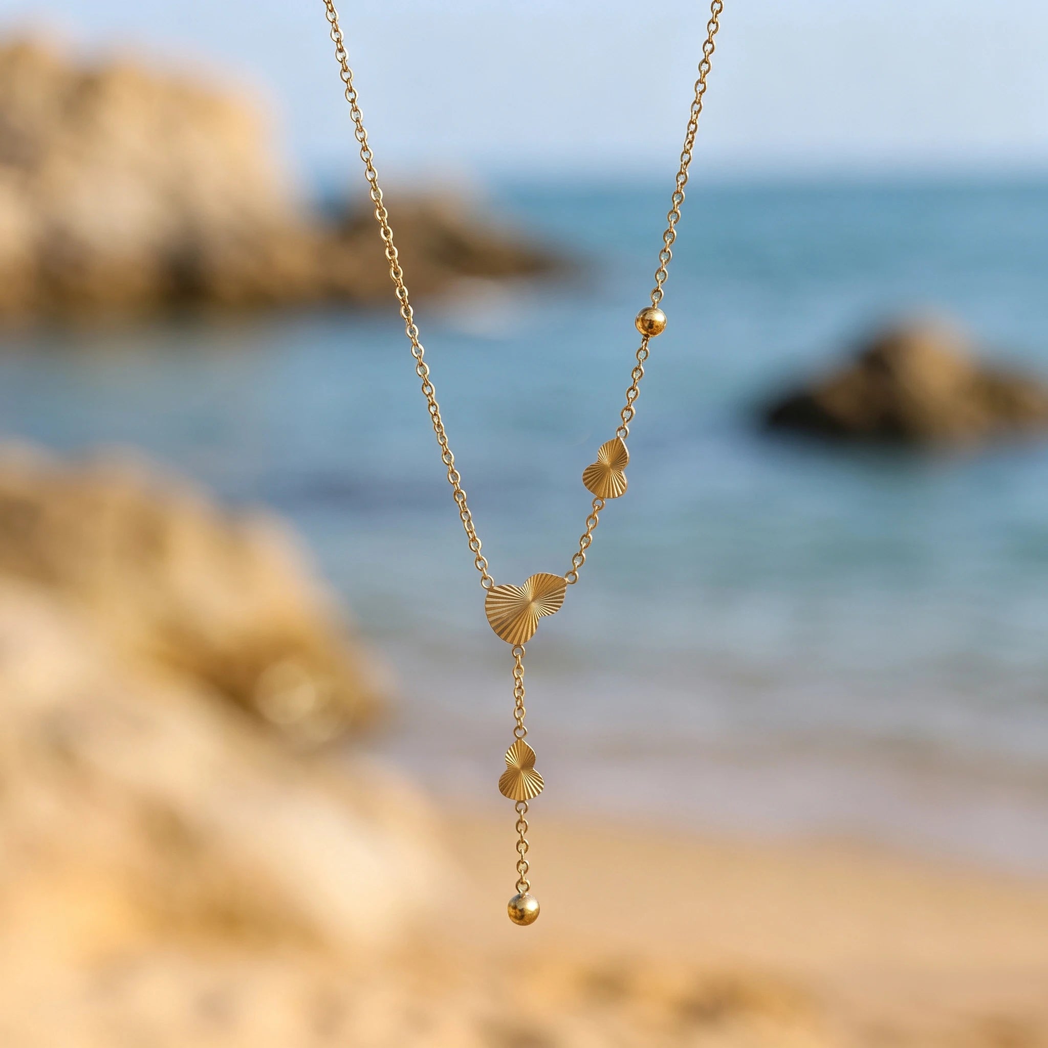 QIAOREN 13982 Thin Oval Link Y Drop Lariat Necklace with Textured Ginkgo Leaf Charms & Sliding Round Ball Pendant