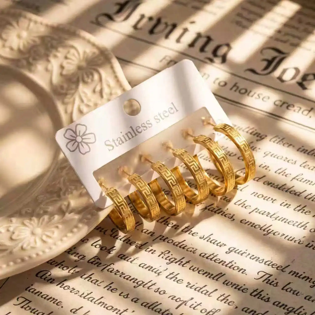 QIAOREN 14597 Geometric Gold Stainless Steel Hoop Earrings Huggie Earrings Greek Pattern Design Waterproof Anti Allergy Jewelry