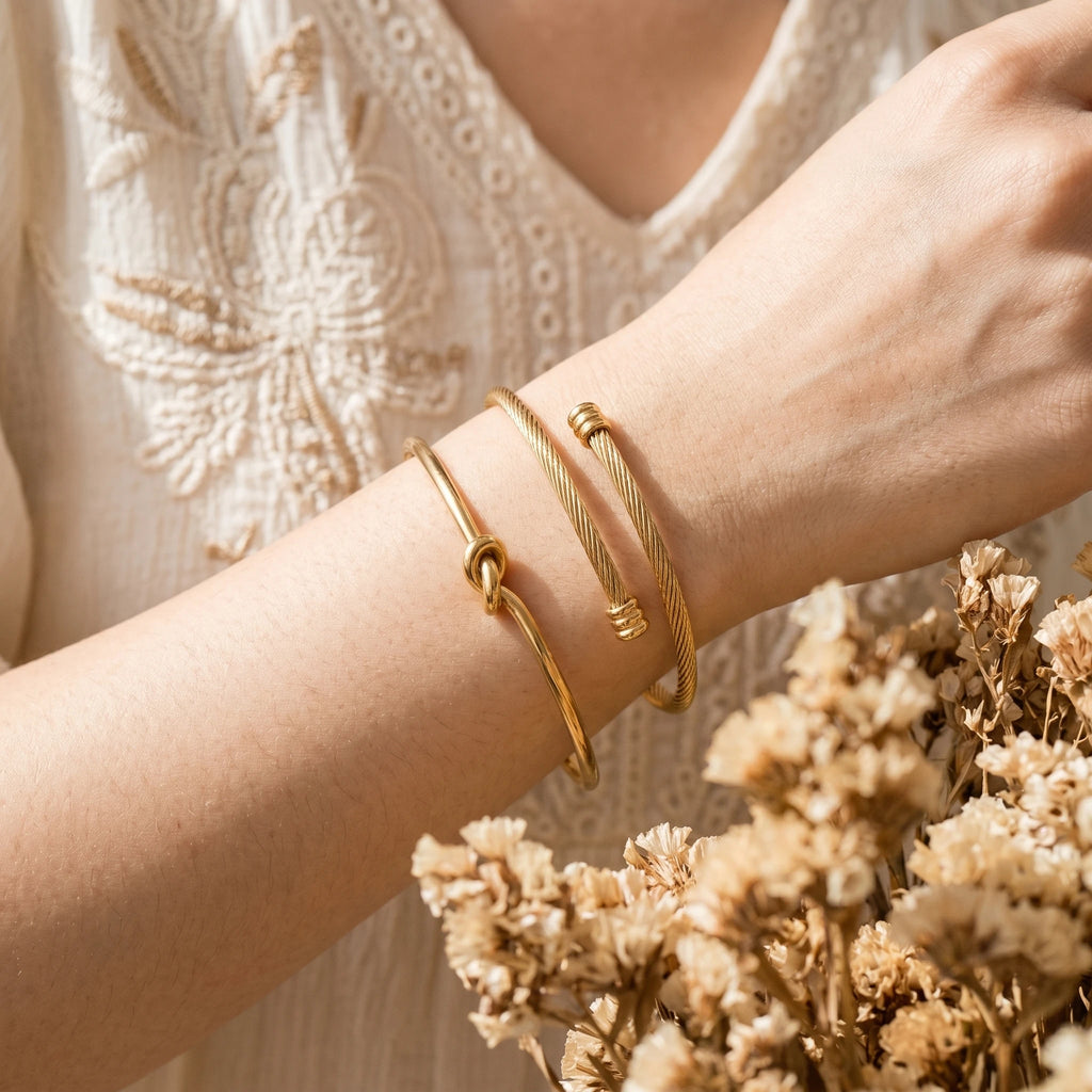 QIAOREN 10613 2pcs Knot & Twisted Cable Cuff Bangle Set 18K Gold Plated Stainless Steel Waterproof Tarnish Free Bracelets