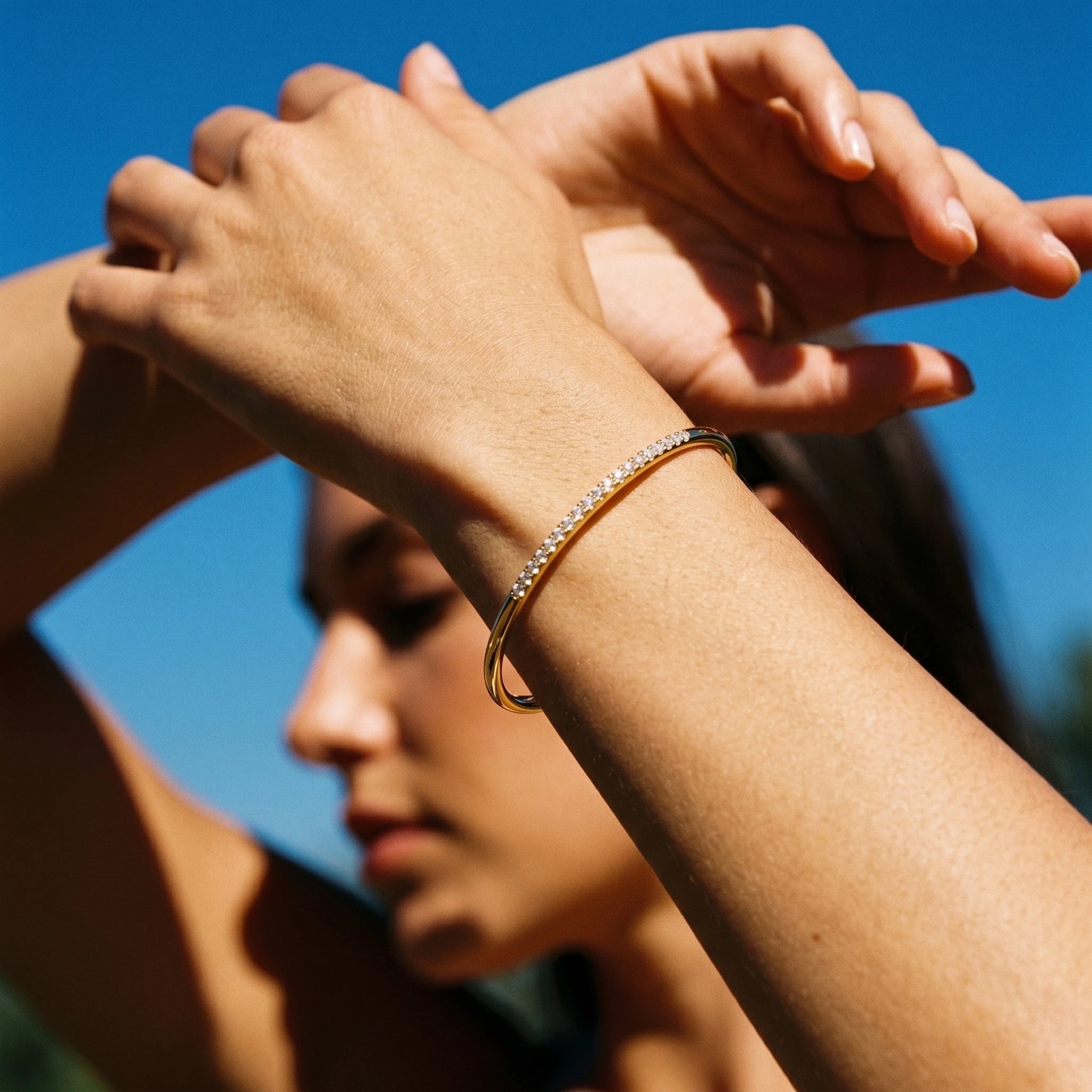 QIAOREN 12784 Minimalist Plain Thick Gold Round Bracelet Stainless Steel Polished Stackable Wrist Jewelry