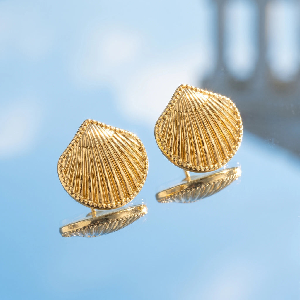 QIAOREN 14059 Polished Gold Scallop Shell Stud Earrings, Vertical Fluted Seashell With Beaded Border Ear Stud Jewelry Gift