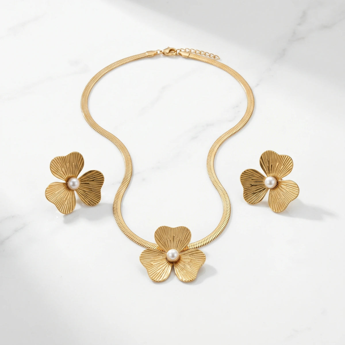 QIAOREN 11116 Trendy Gold Flower Jewelry Set Stainless Steel Pearl Necklace Earrings for Summer Vacation Style