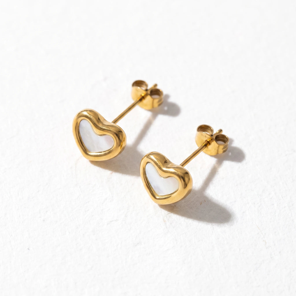 QIAOREN 13448 Gold Tone Natural White MOP Heart Stud Earrings Minimal Smooth Frame Shell Inlay Ear Jewelry Gift