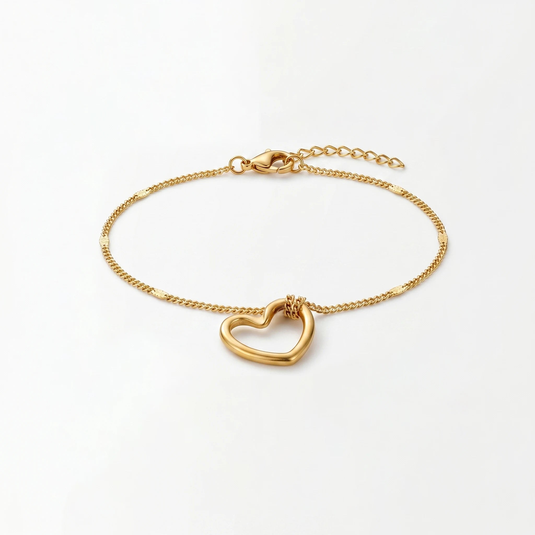 QIAOREN Hypoallergenic Waterproof Stainless Steel Bracelet Dainty Hollow Heart 18K Gold Plated Tarnish Free Fashion Jewelry