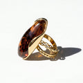 QIAOREN 11307 Hypoallergenic Tarnish Resistant 18K Gold Plated Stainless Steel Irregular Pebble Resin Cocktail Ring