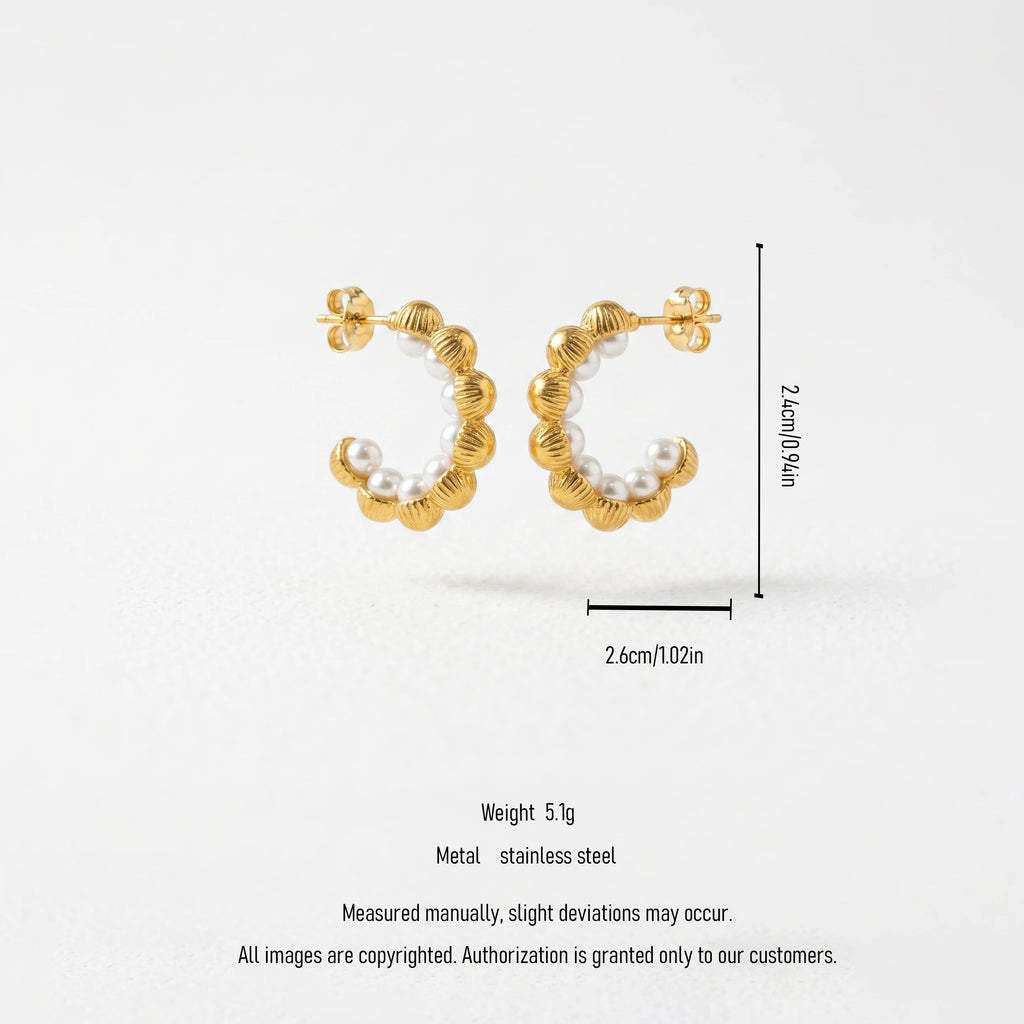 QIAOREN 12393 Trendy Scalloped Shell Pearl Hoop Earrings Gold Stainless Steel Ribbed Melon Open C Hoops Mermaidcore Women US EU