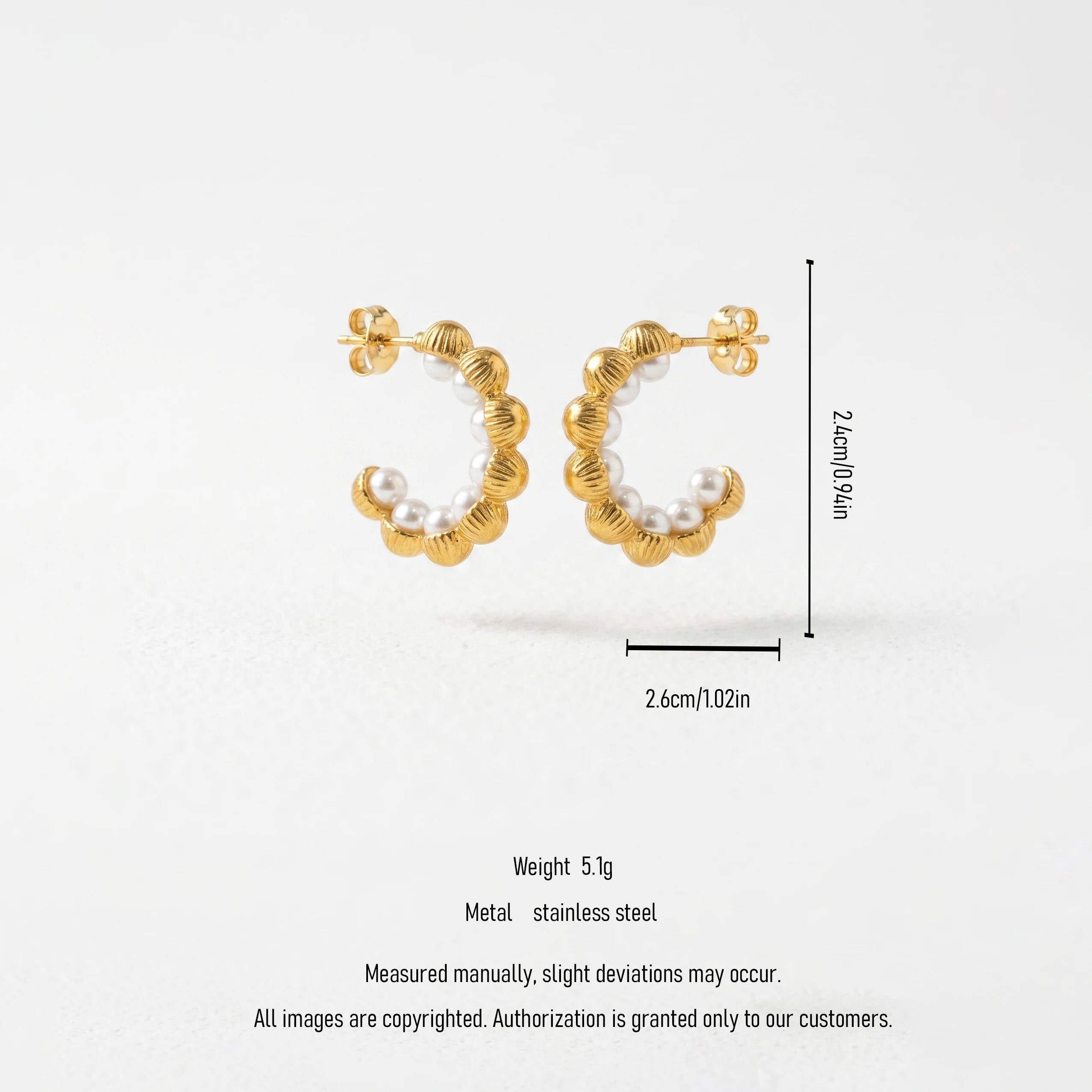 QIAOREN 12393 Trendy Scalloped Shell Pearl Hoop Earrings Gold Stainless Steel Ribbed Melon Open C Hoops Mermaidcore Women US EU