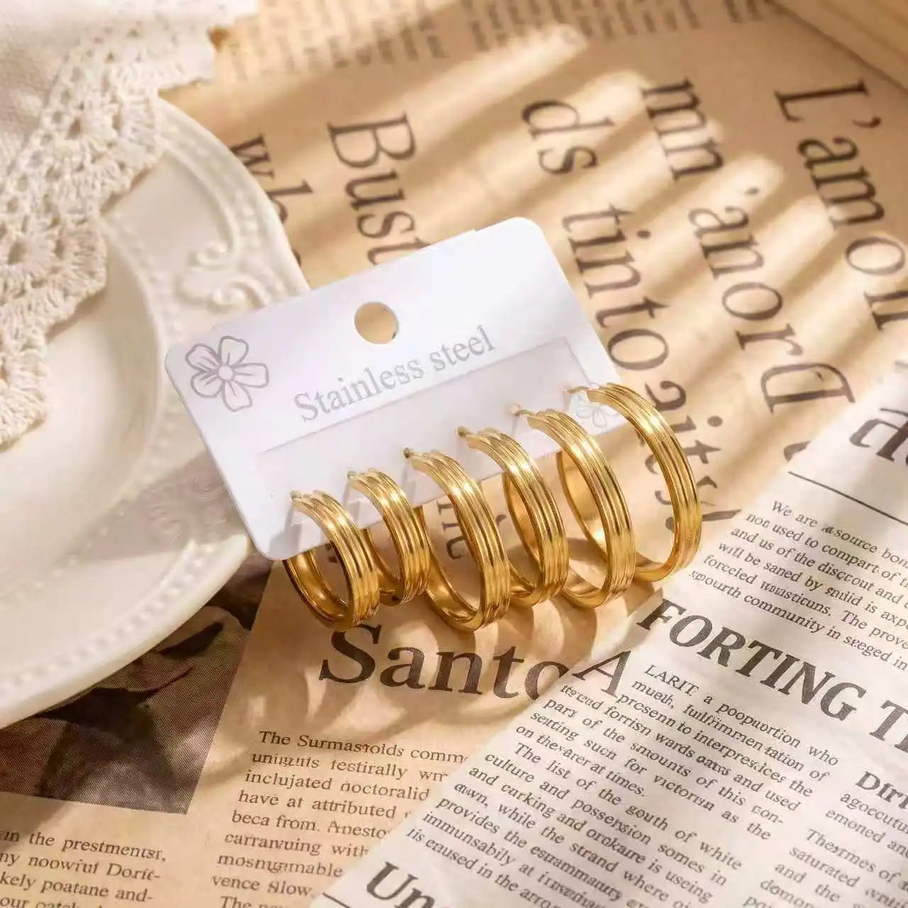 QIAOREN 14593 Gold Stainless Steel Hoop Earrings Multi Line Huggie Earrings Waterproof Hypoallergenic Fashion Jewelry for Women