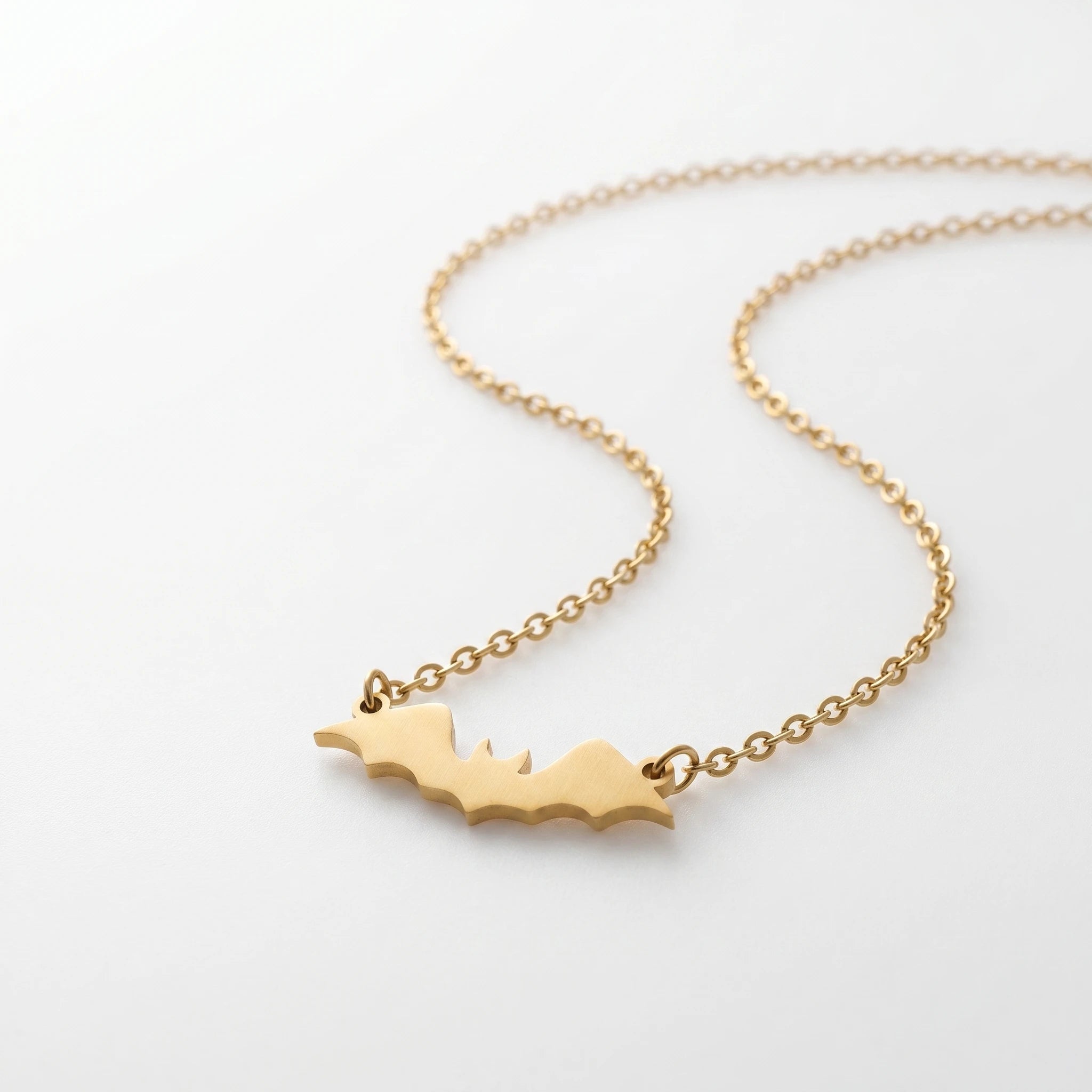 QIAOREN 10798 Edgy Minimalist Bat Chains Necklace Stainless Steel Gold Plated Non-Tarnish Layerable Unisex Daily Wear Jewelry