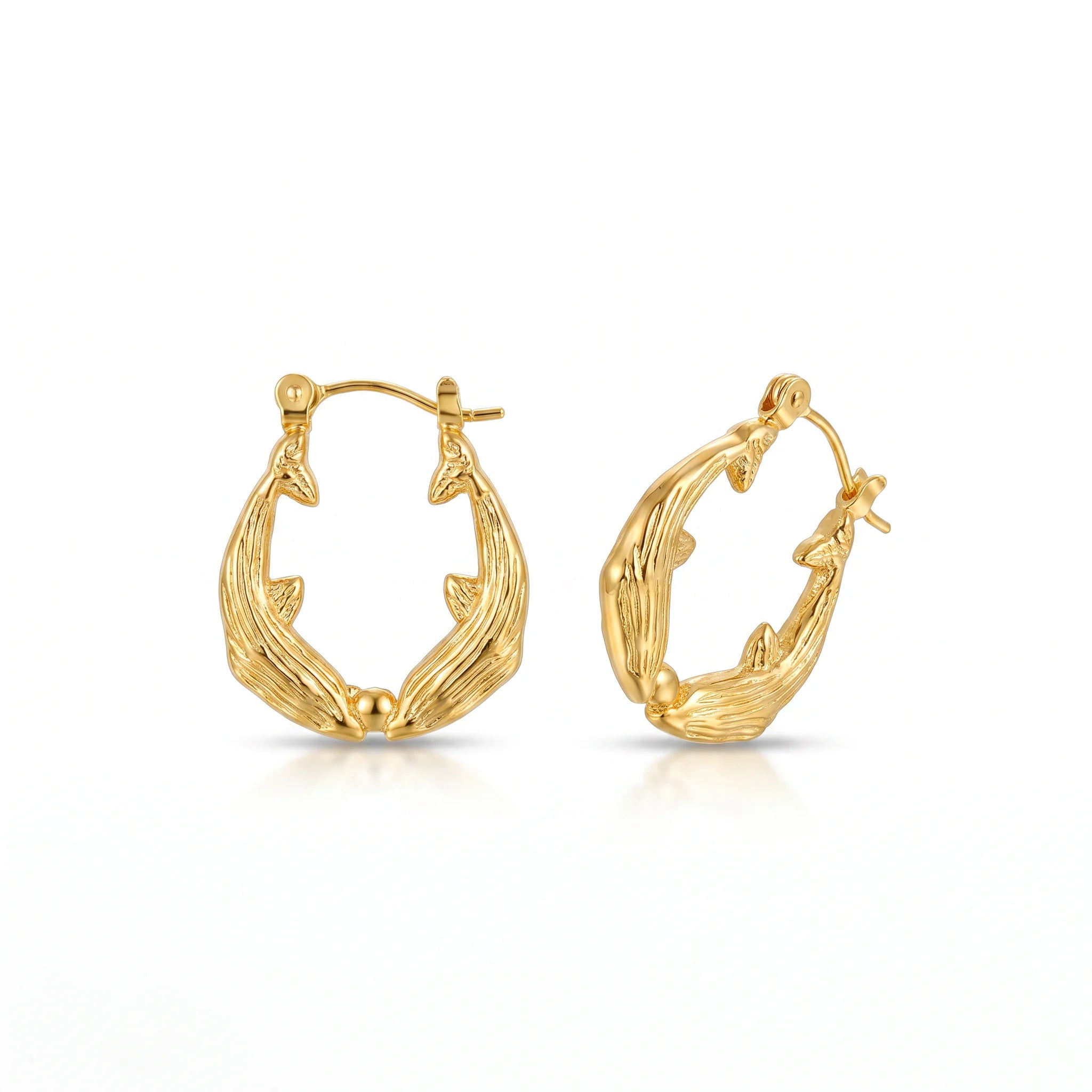 QIAOREN 14599 Gold Stainless Steel Hoop Earrings Wave Design Huggie Earrings Waterproof Hypoallergenic Fashion Jewelry for Women
