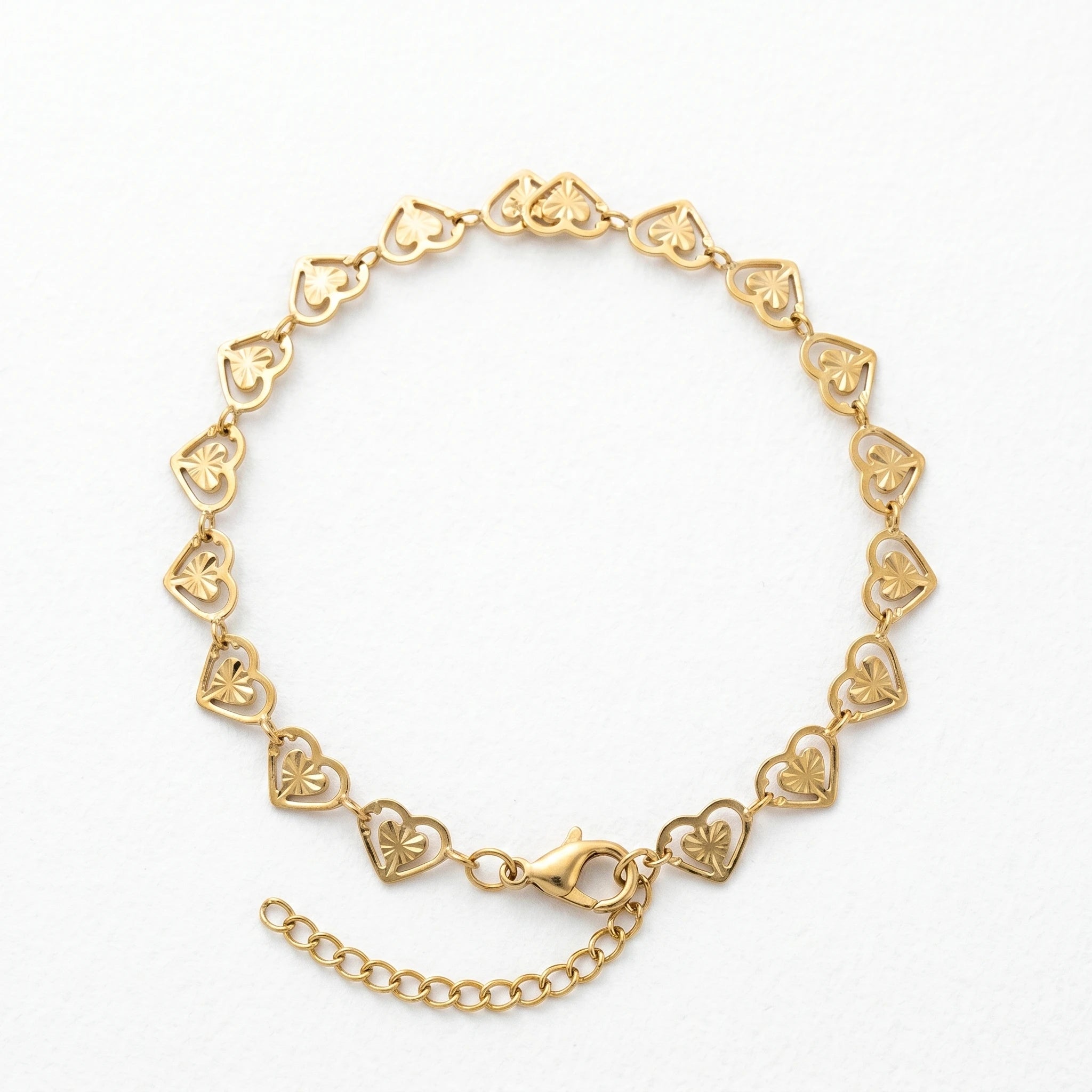 QIAOREN 11081 Elegant Gold Heart Link Bracelet Stainless Steel Waterproof Romantic Minimalist Bracelet for Women Jewelry Gift