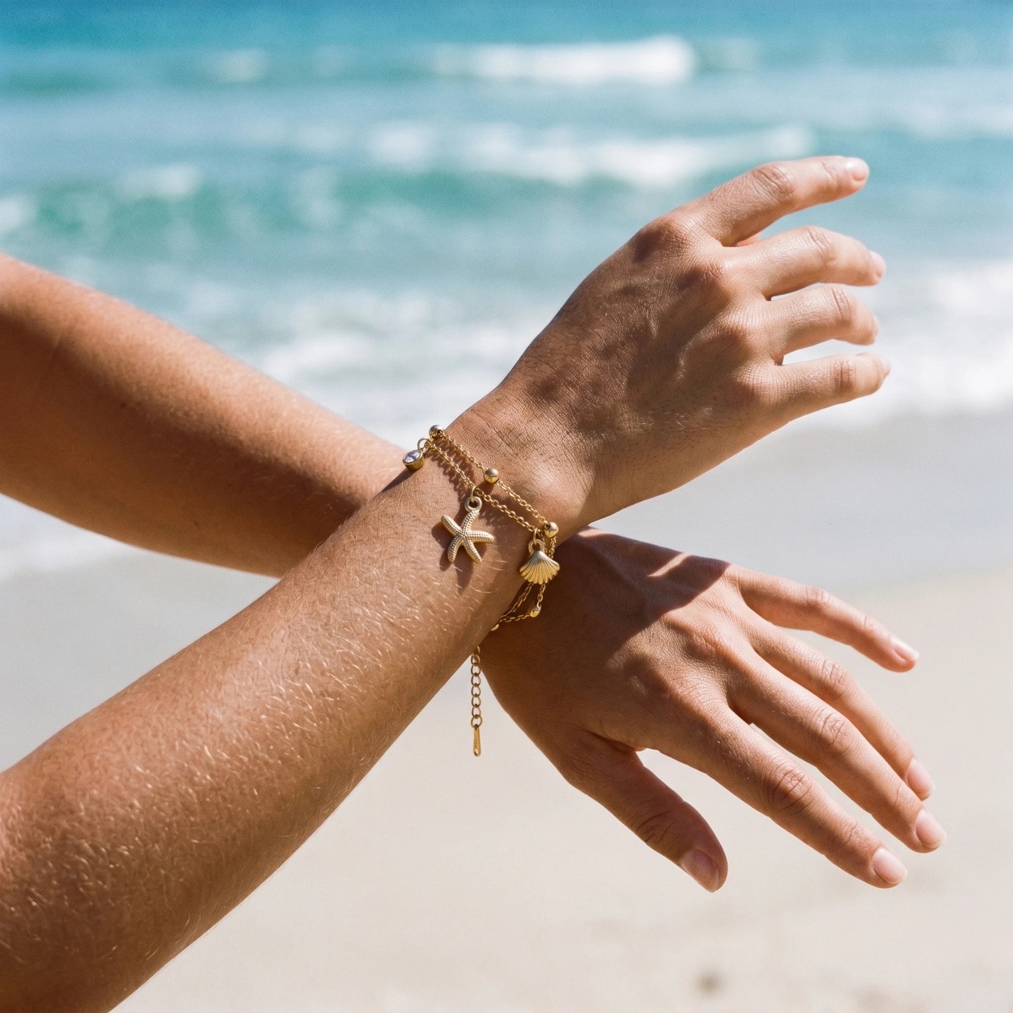 QIAOREN 11437 Dainty Boho Ocean Theme Bracelet With Starfish Seashell CZ Accent 18K Gold Plated Stainless Steel