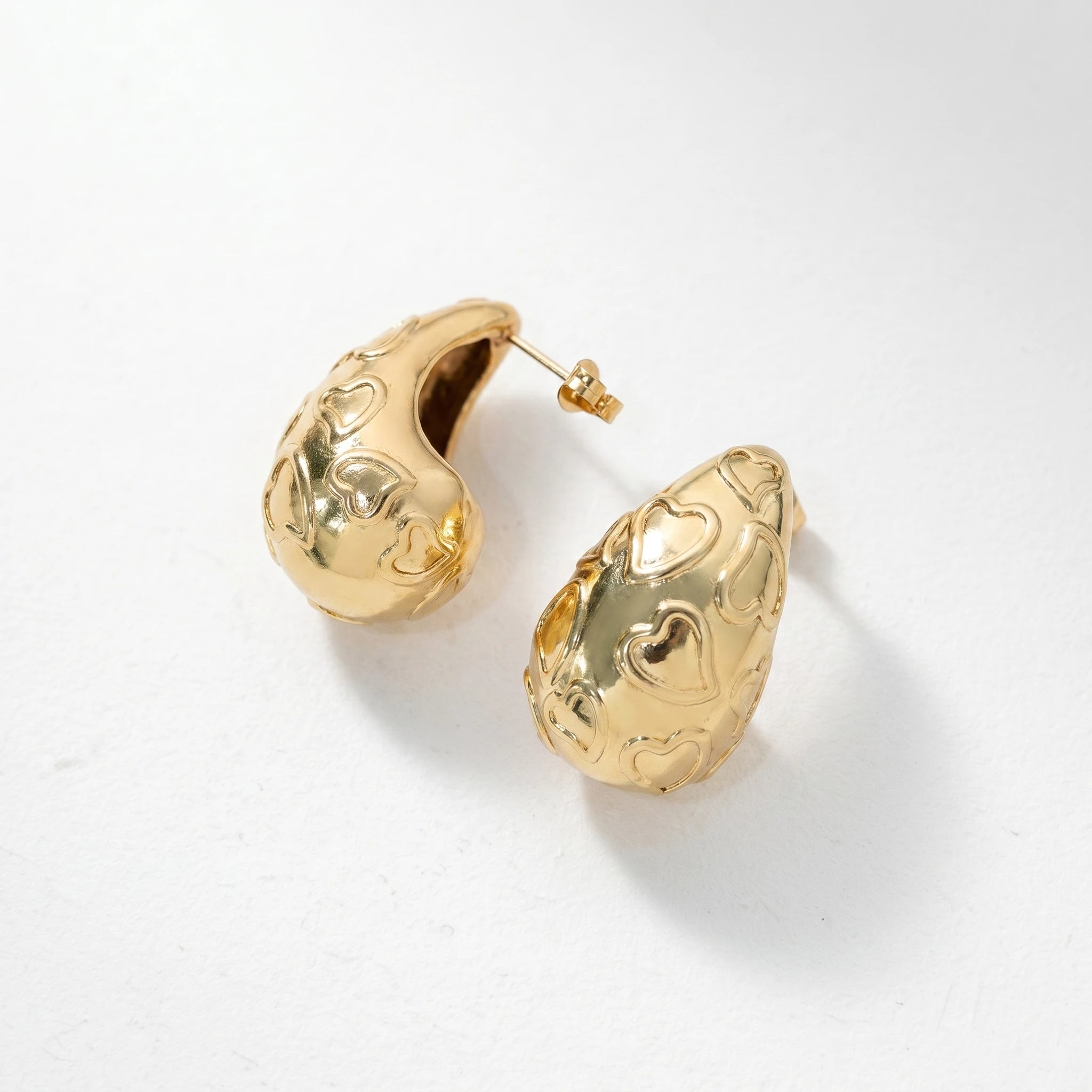 QIAOREN 12270 Elegant Carved Heart Puffy Teardrop Earrings Gold Stainless Steel Sweet Romantic Waterdrop Statement Gift Women