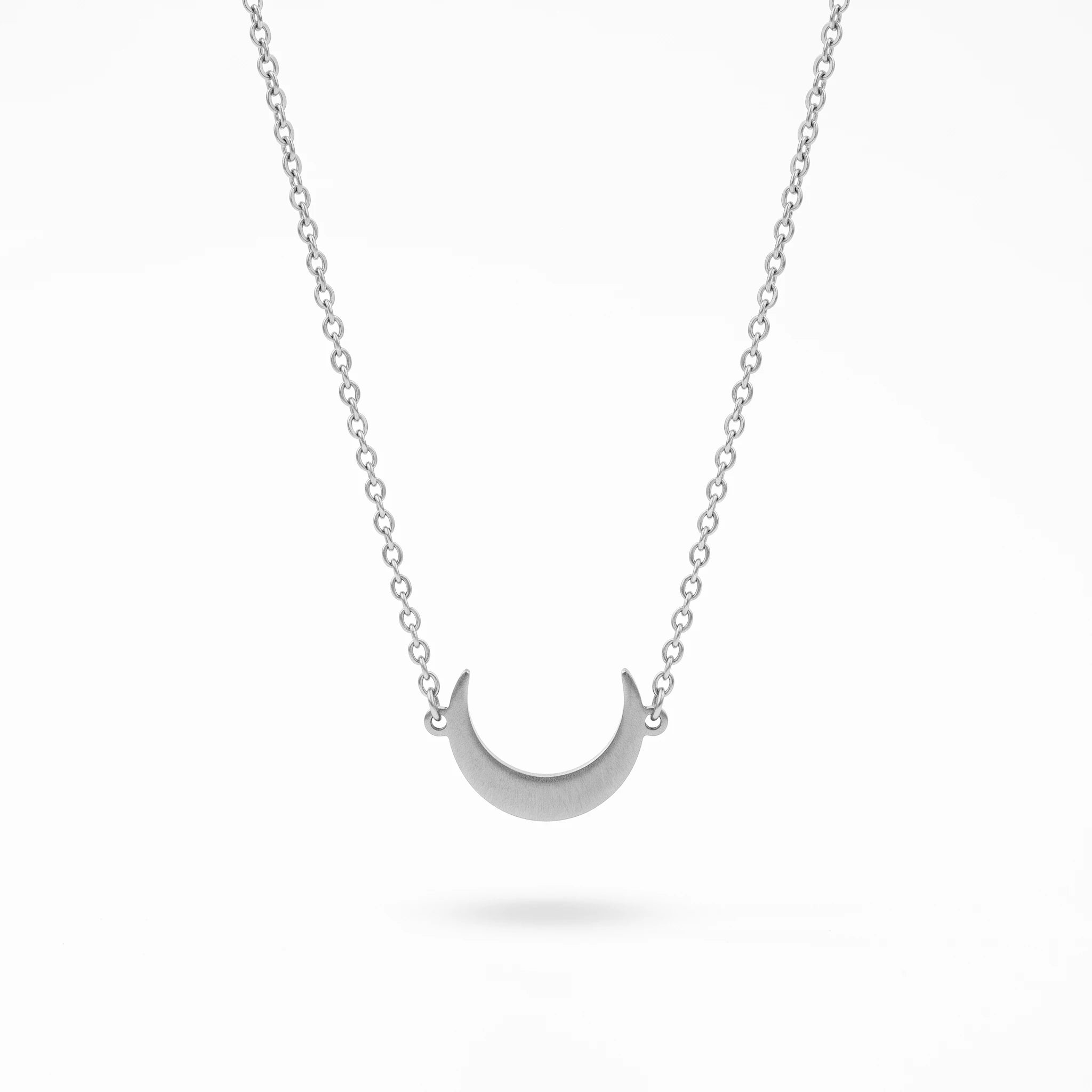 QIAOREN 11837 18K Gold Plated Stainless Steel Anti-Tarnish Hypoallergenic Matte Finish Crescent Moon Horizontal O Chain Necklace