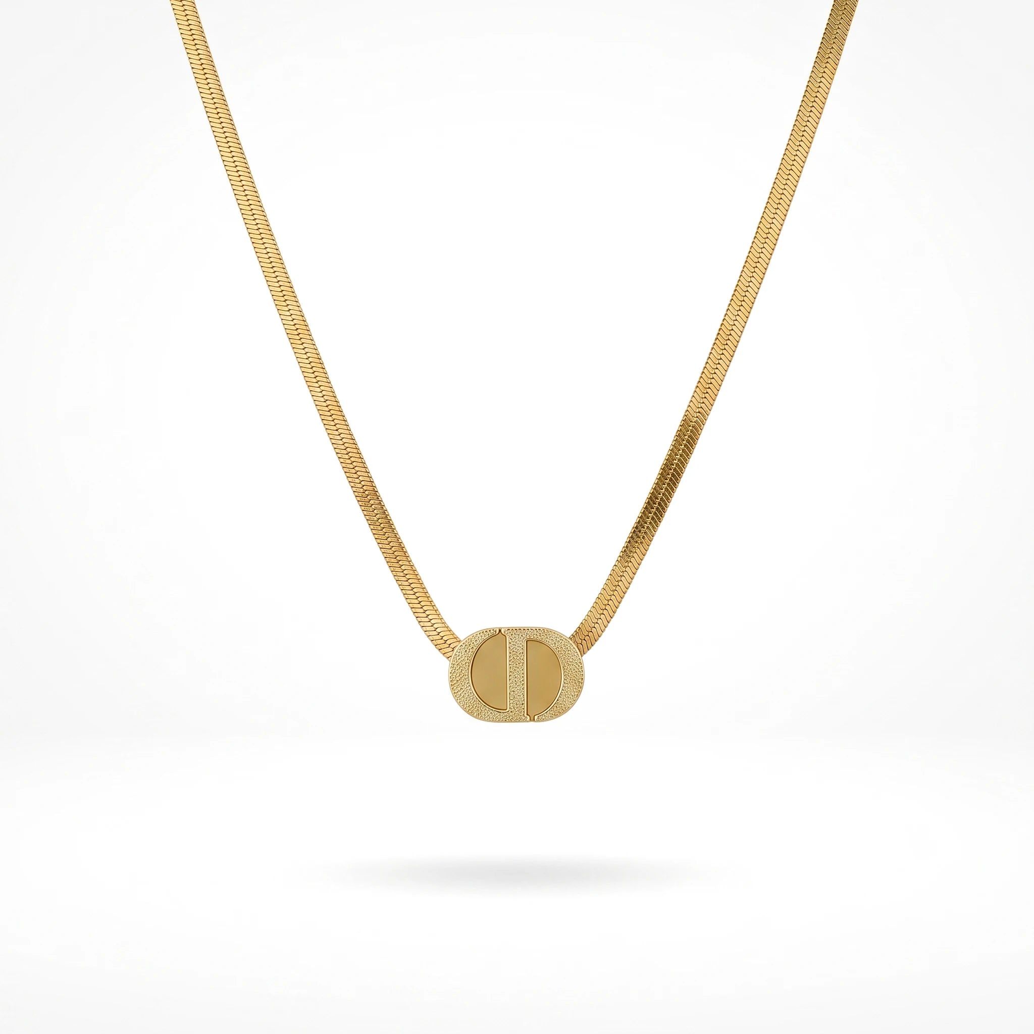 QIAOREN 14148 Oval Pendant Snake Chain Necklace, Textured C&D Herringbone Chain Jewelry Gift for Daily Fashion Outfits